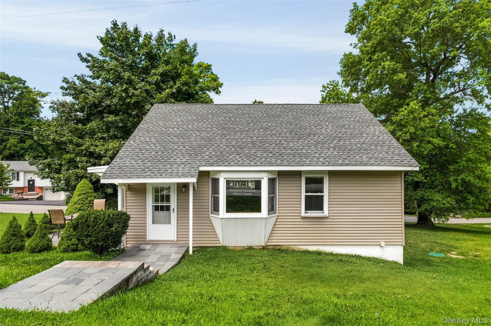 35 Willow Road Property Photo 1