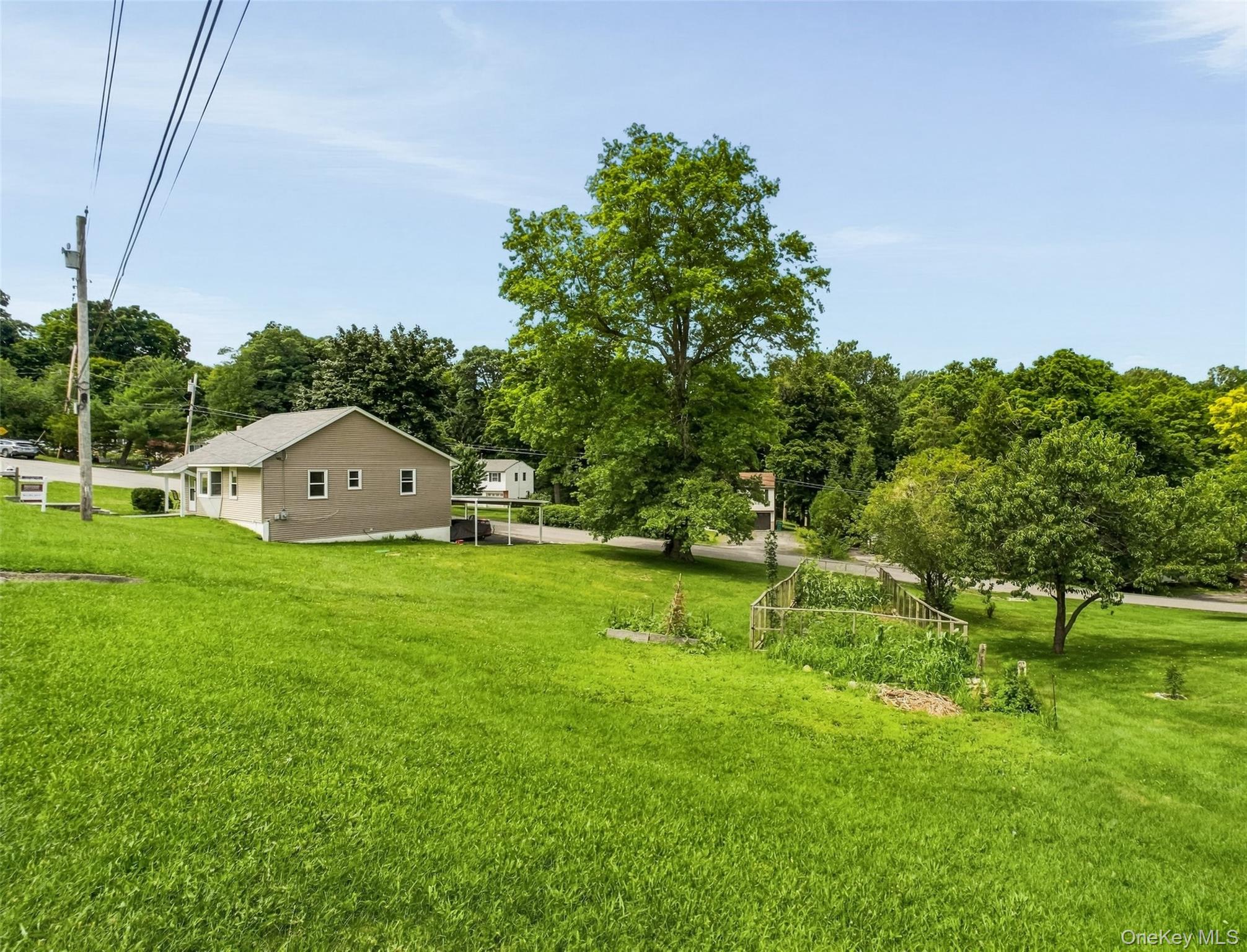 35 Willow Road Property Photo 5