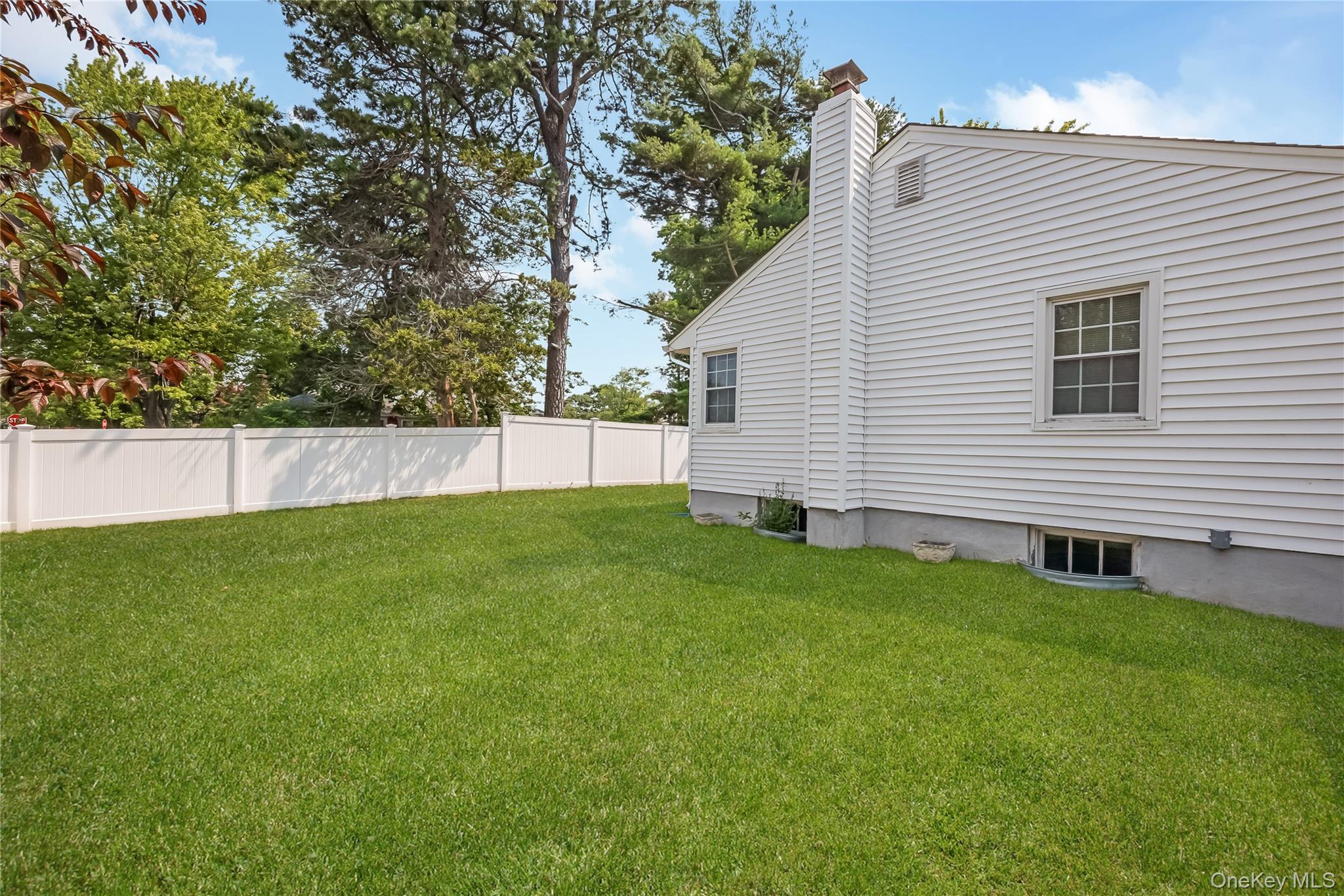 21 Bruce Lane Property Photo 6