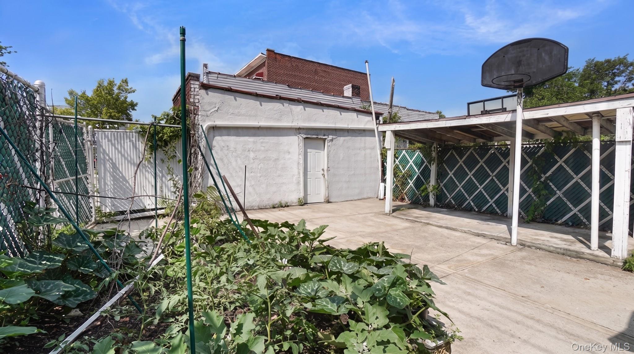 1051 Duncan Street Property Photo 22