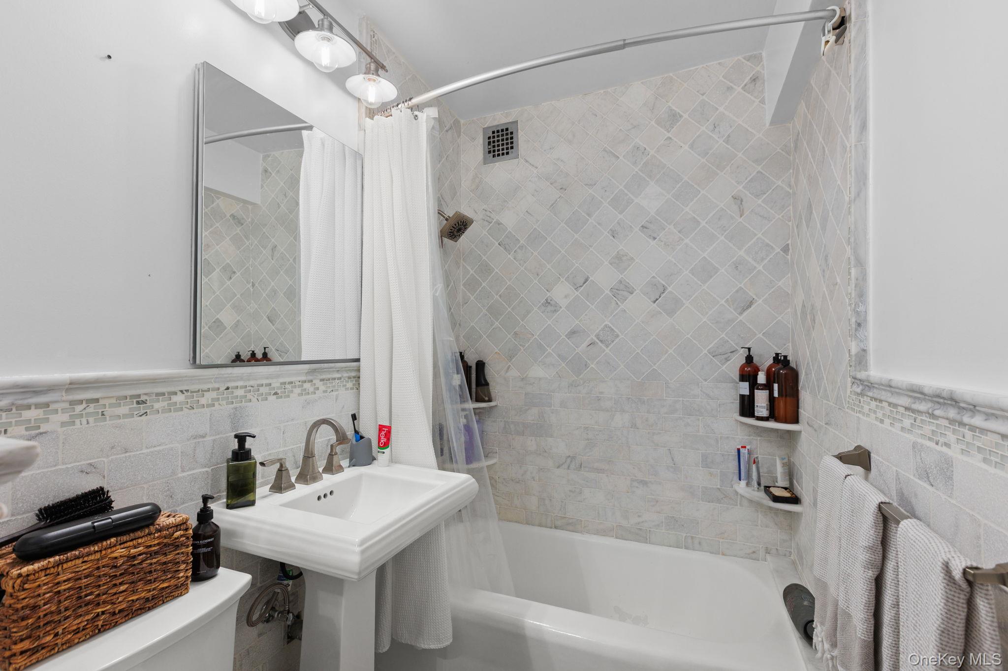 325 Main Street 4c Property Photo 3