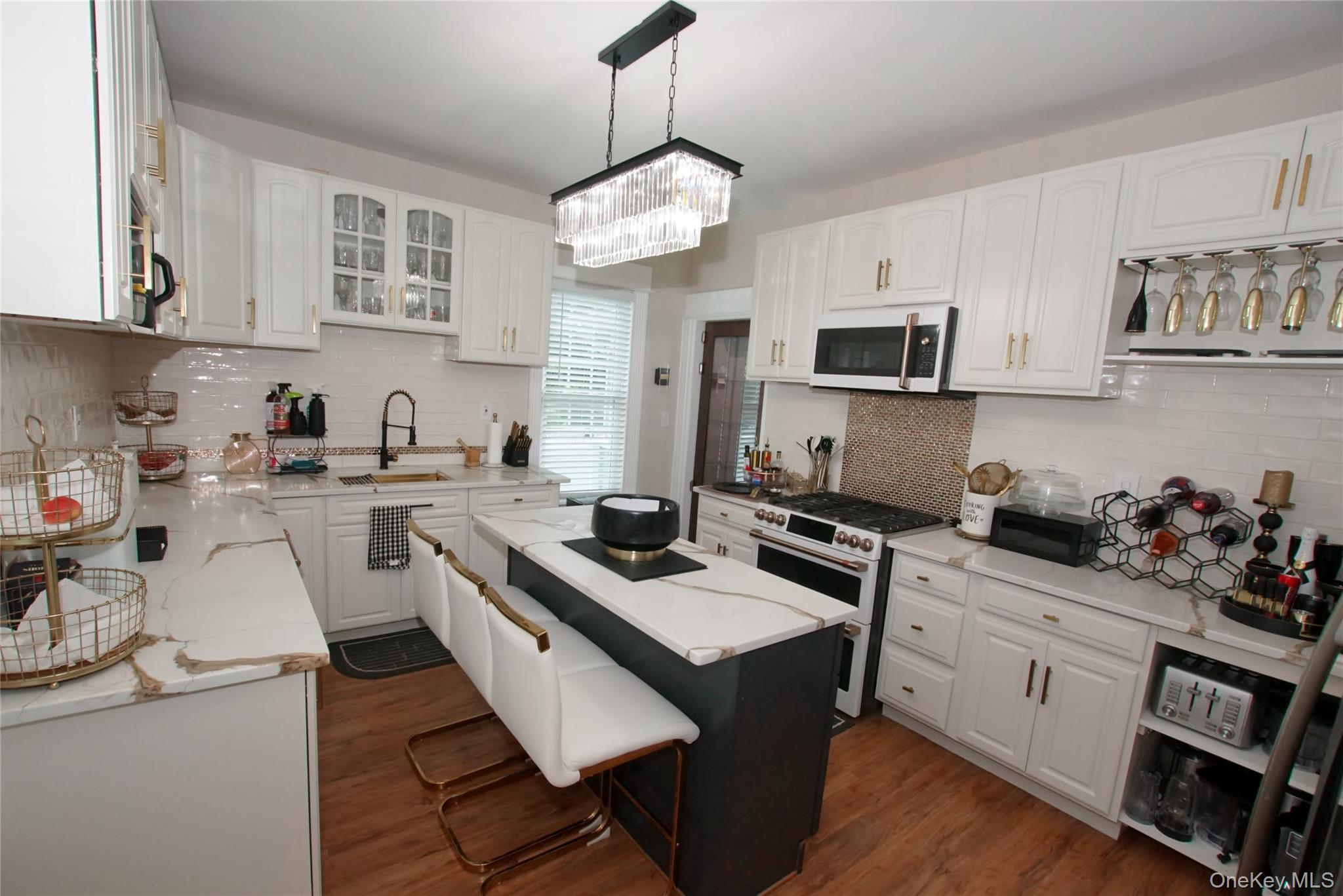 278 S Long Beach Avenue Property Photo 4
