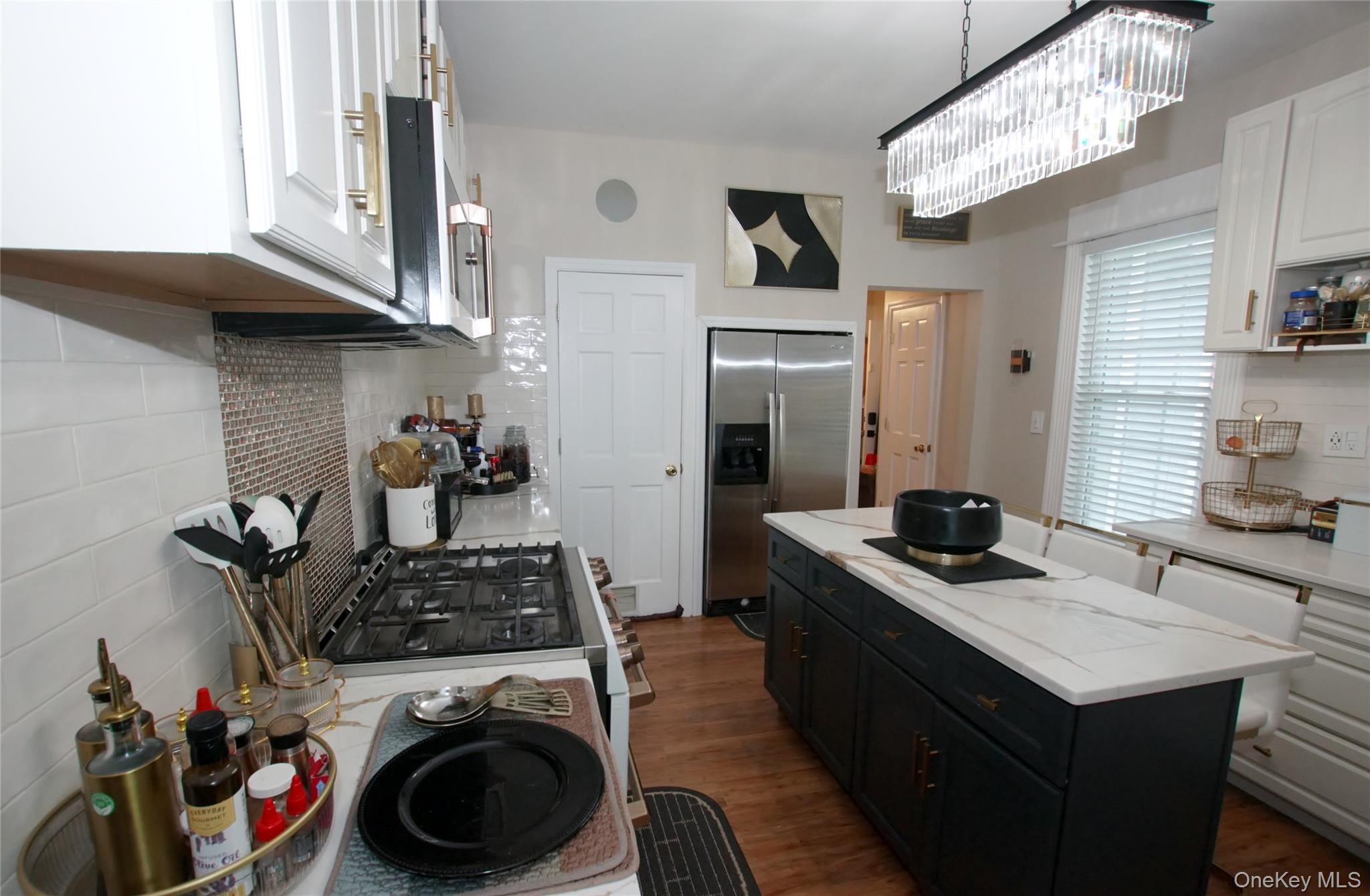 278 S Long Beach Avenue Property Photo 5
