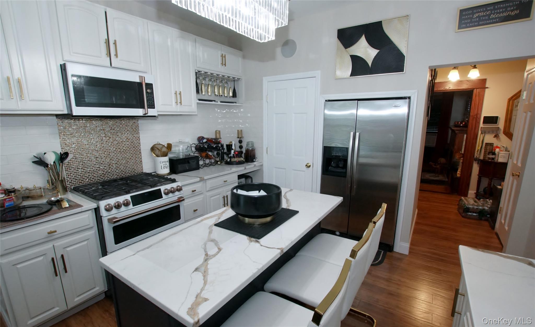 278 S Long Beach Avenue Property Photo 6