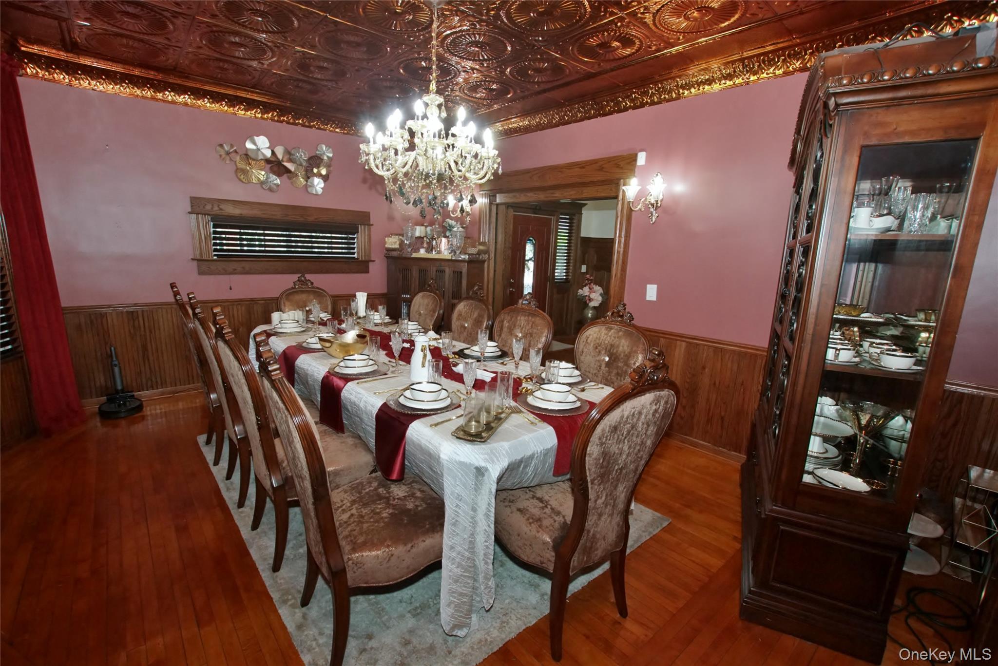 278 S Long Beach Avenue Property Photo 8
