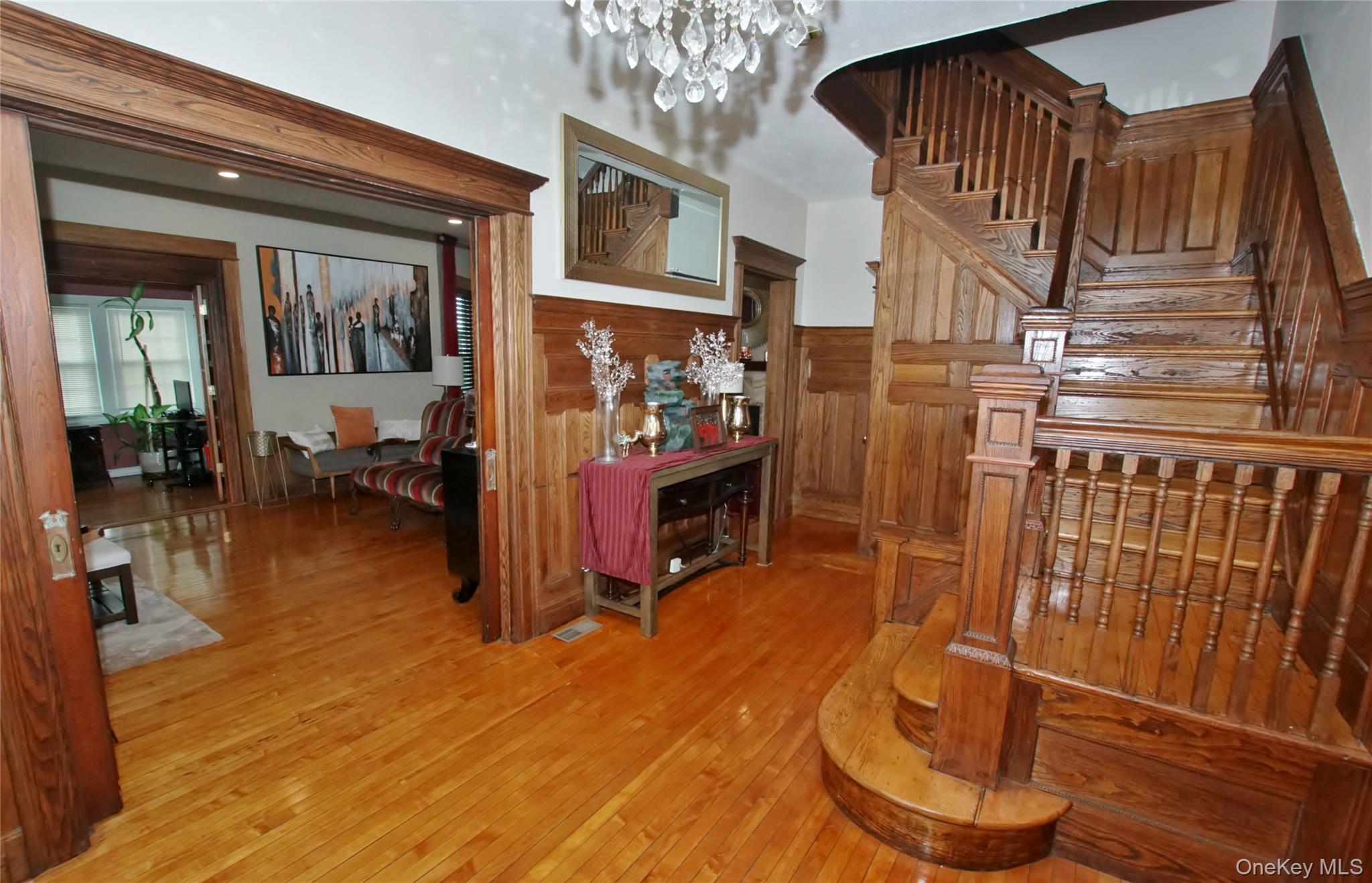 278 S Long Beach Avenue Property Photo 10