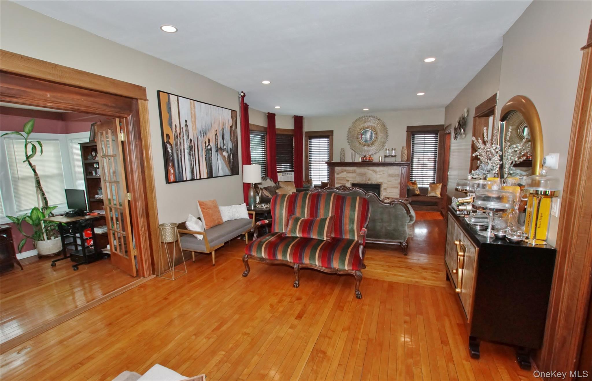 278 S Long Beach Avenue Property Photo 12