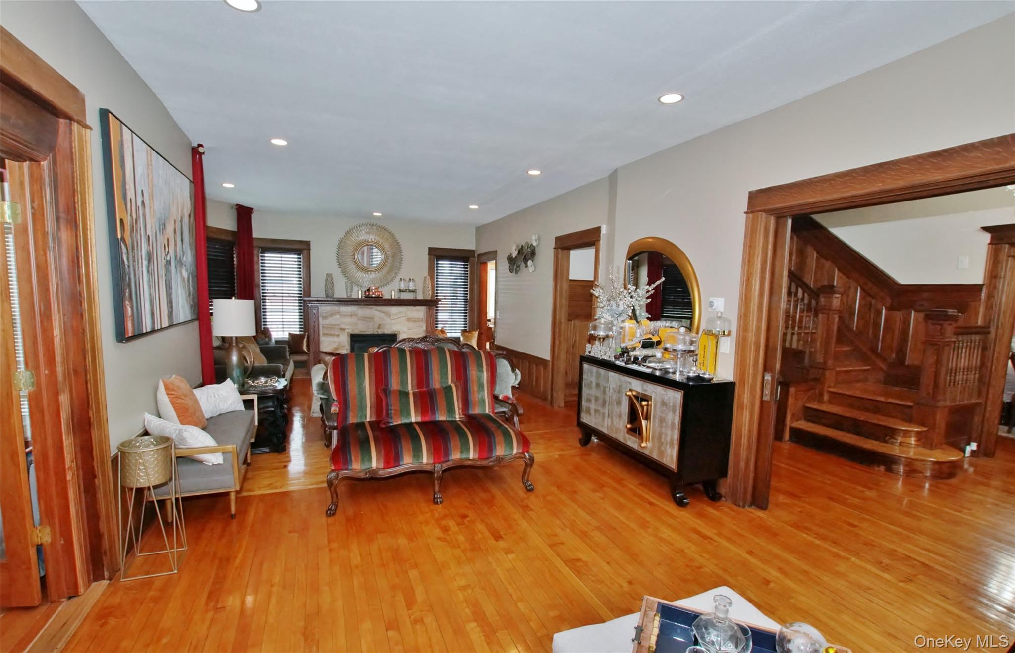 278 S Long Beach Avenue Property Photo 15