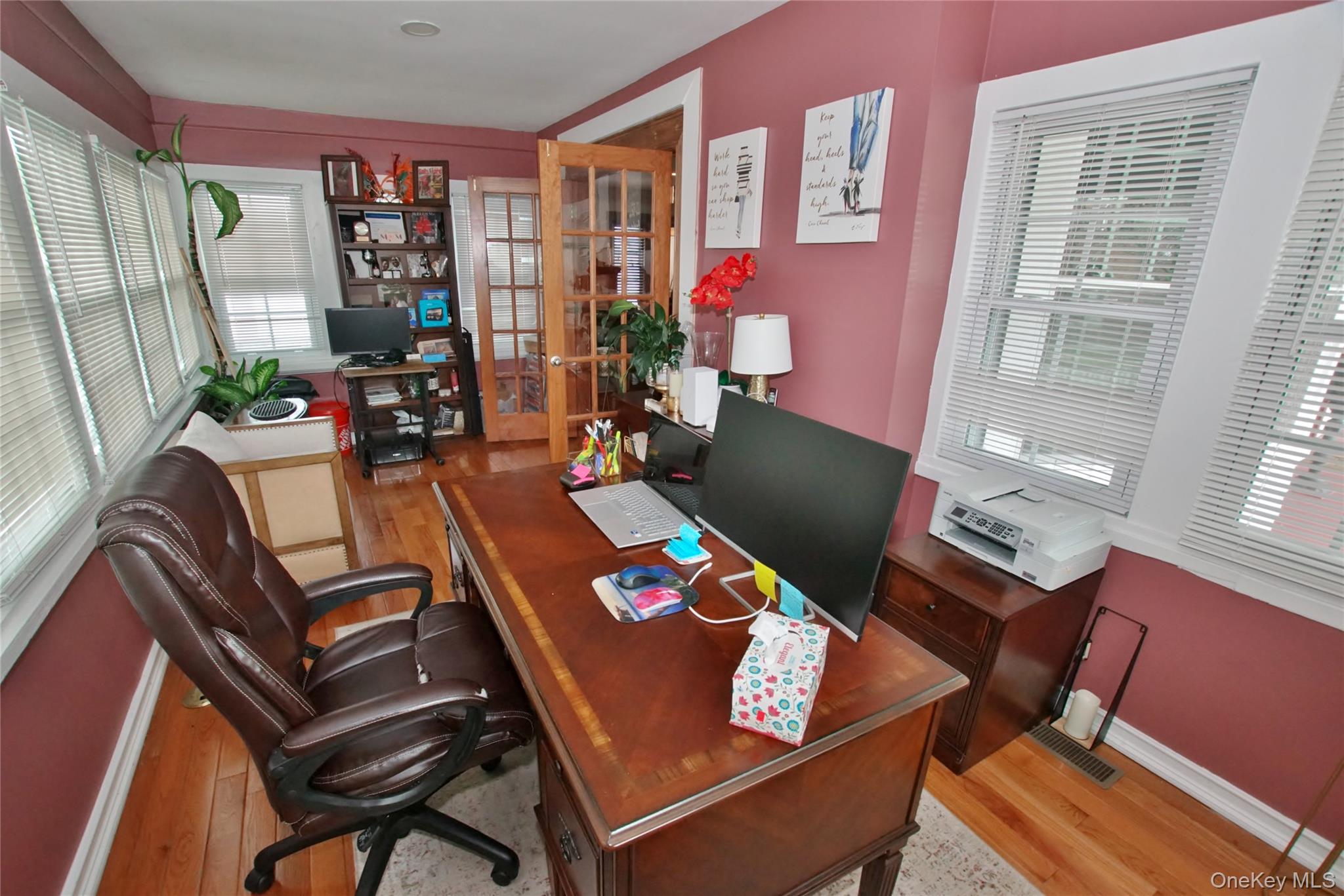 278 S Long Beach Avenue Property Photo 16