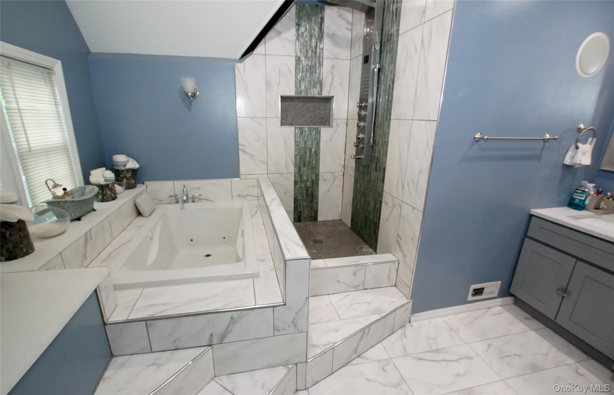 278 S Long Beach Avenue Property Photo 19