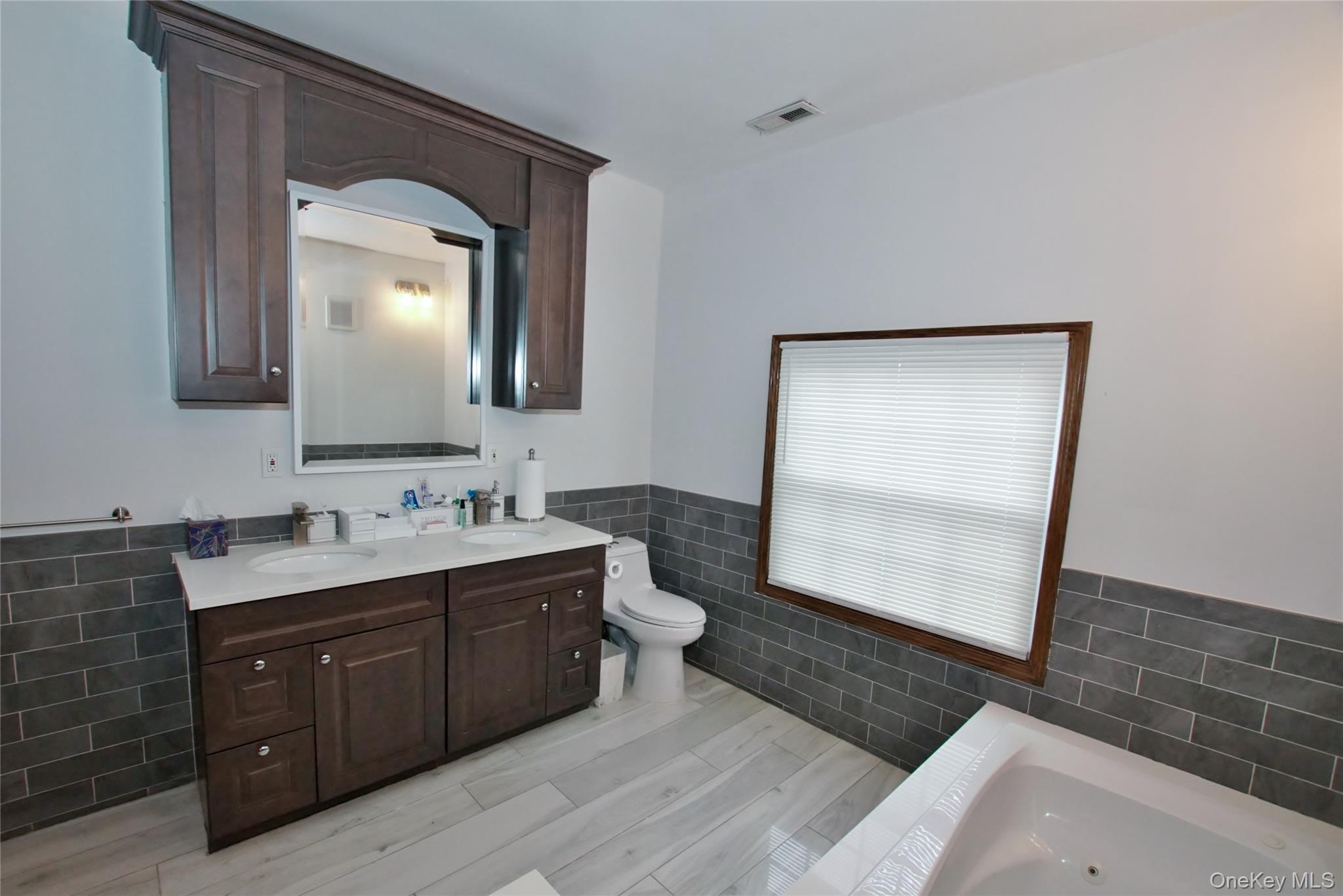 278 S Long Beach Avenue Property Photo 21