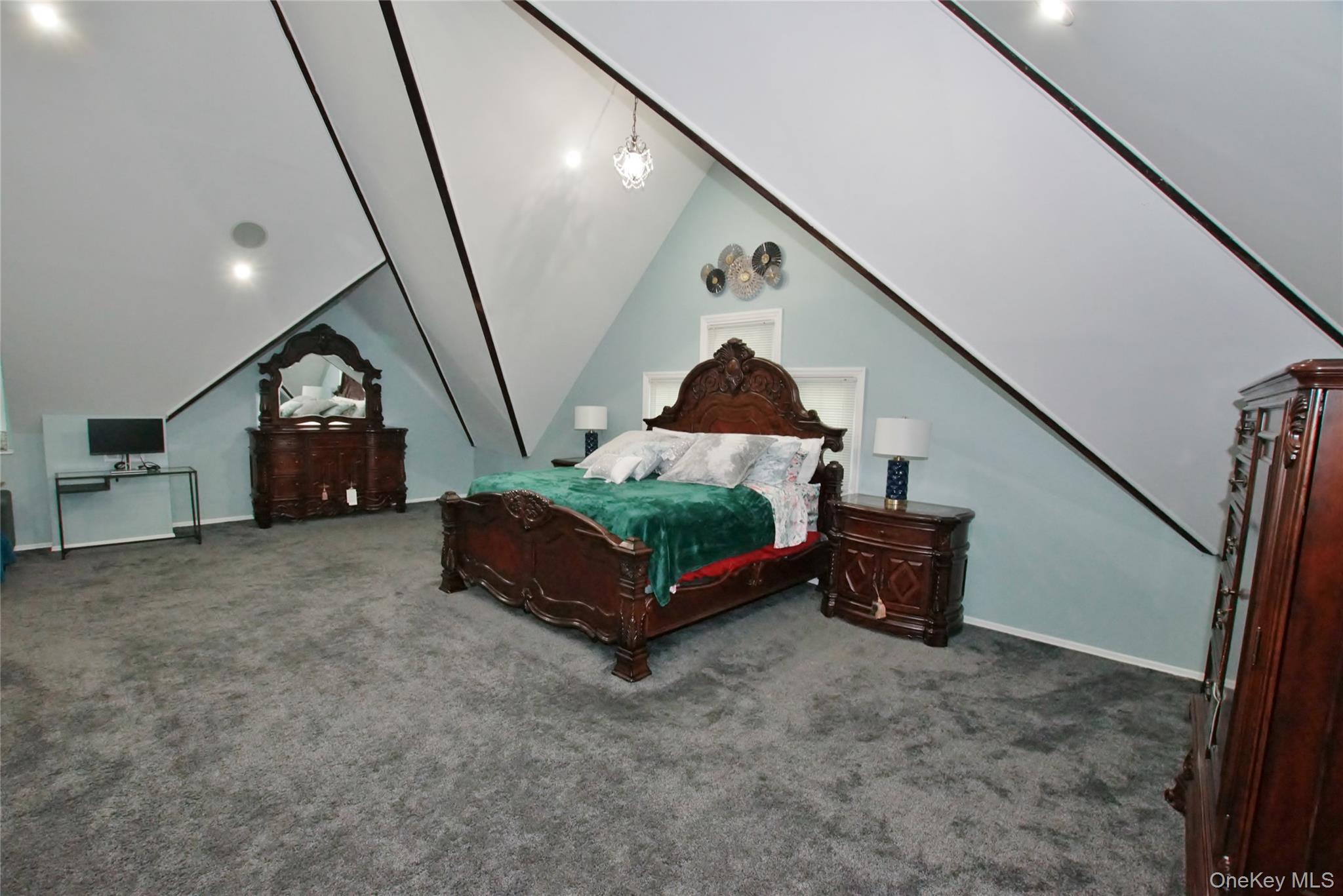278 S Long Beach Avenue Property Photo 24