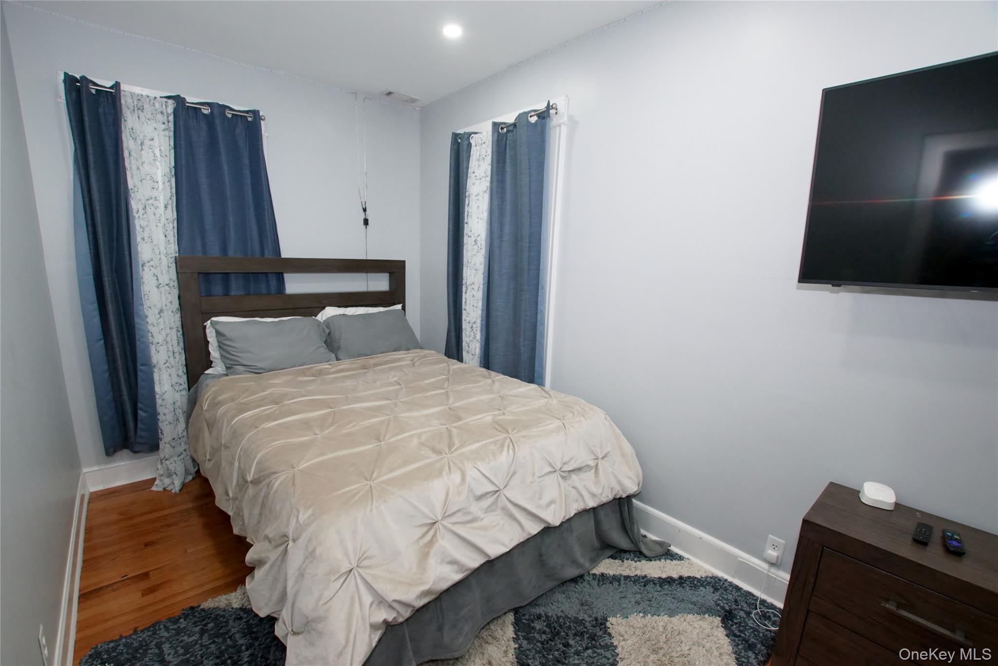 278 S Long Beach Avenue Property Photo 28