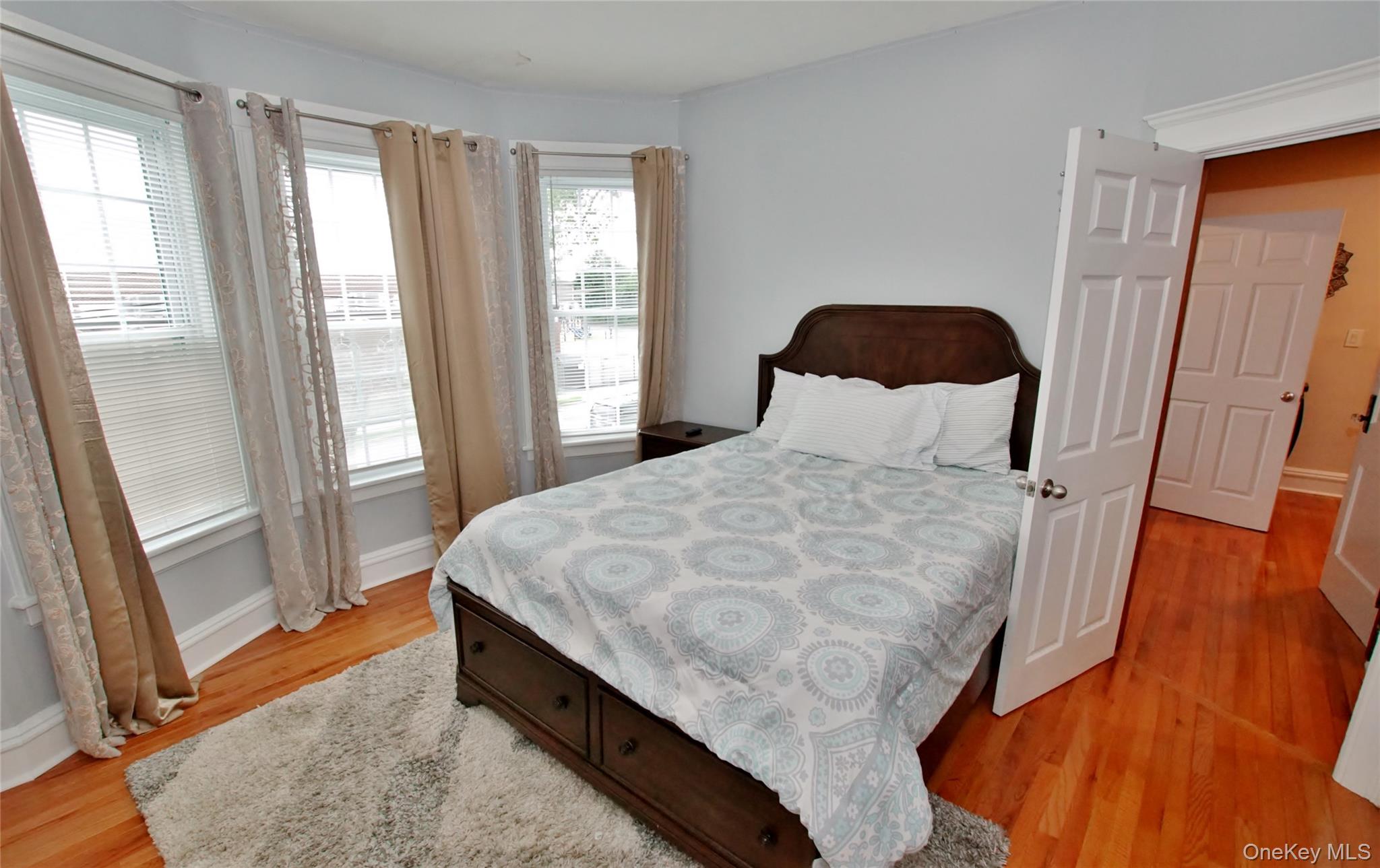 278 S Long Beach Avenue Property Photo 29