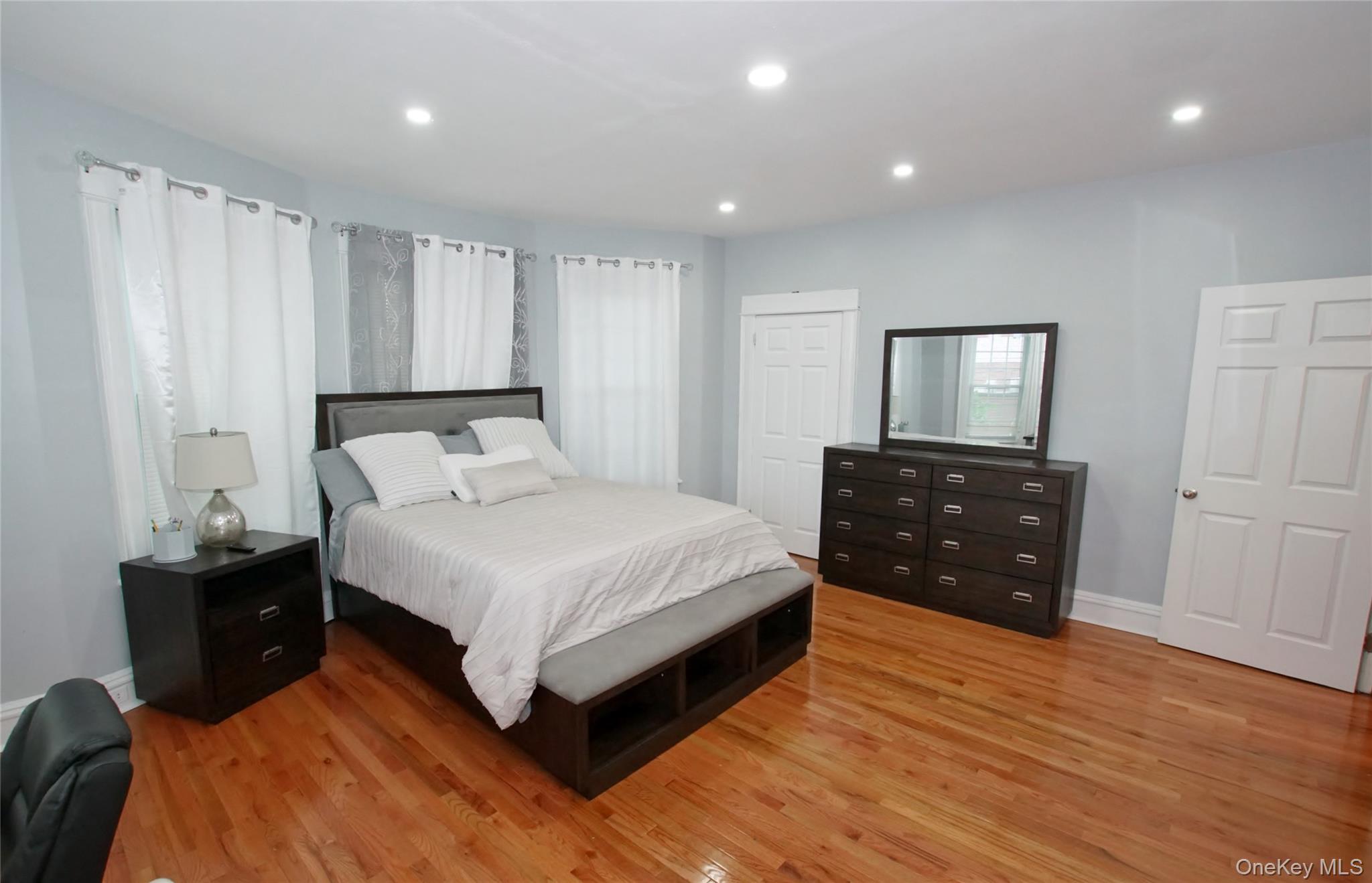 278 S Long Beach Avenue Property Photo 33