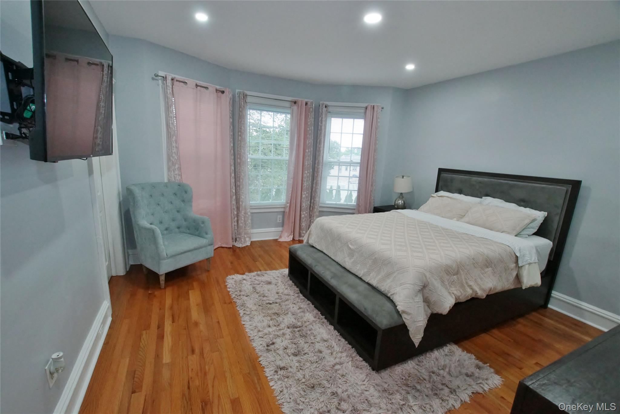 278 S Long Beach Avenue Property Photo 34