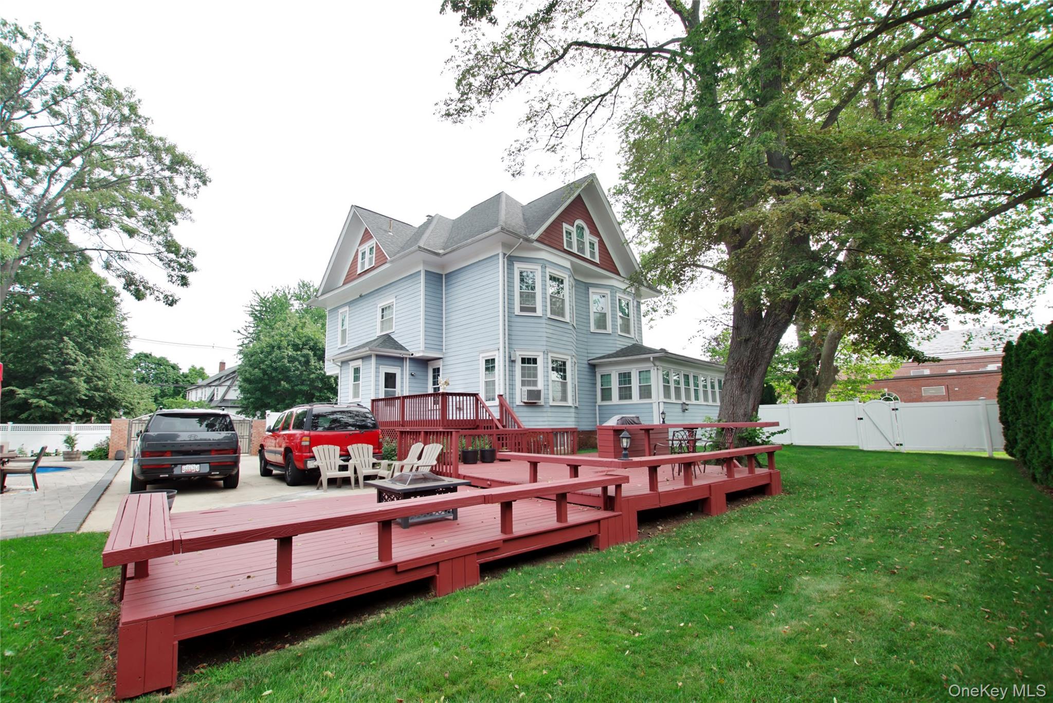 278 S Long Beach Avenue Property Photo 40