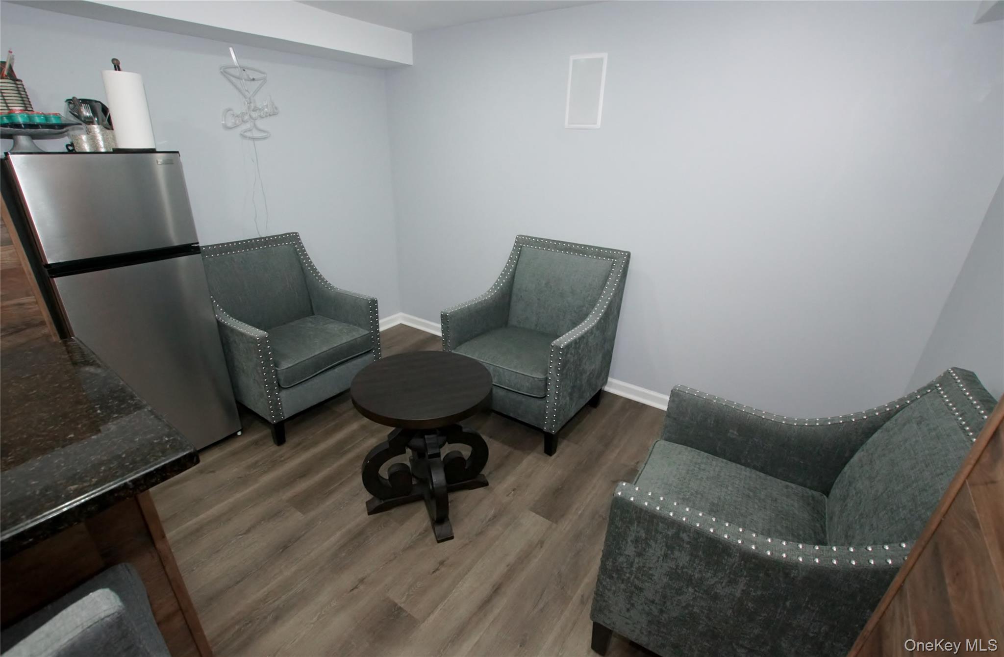 278 S Long Beach Avenue Property Photo 43