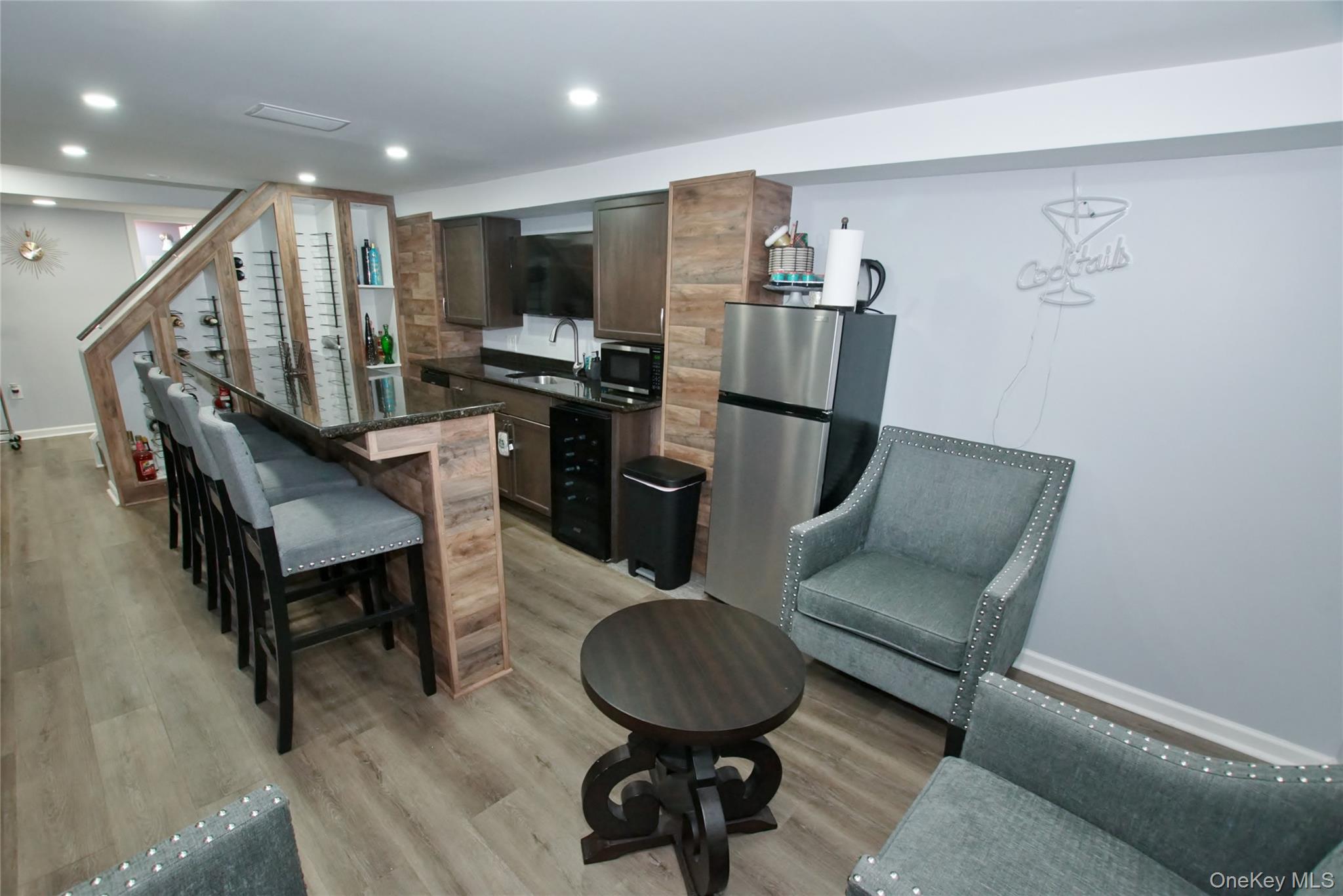 278 S Long Beach Avenue Property Photo 44