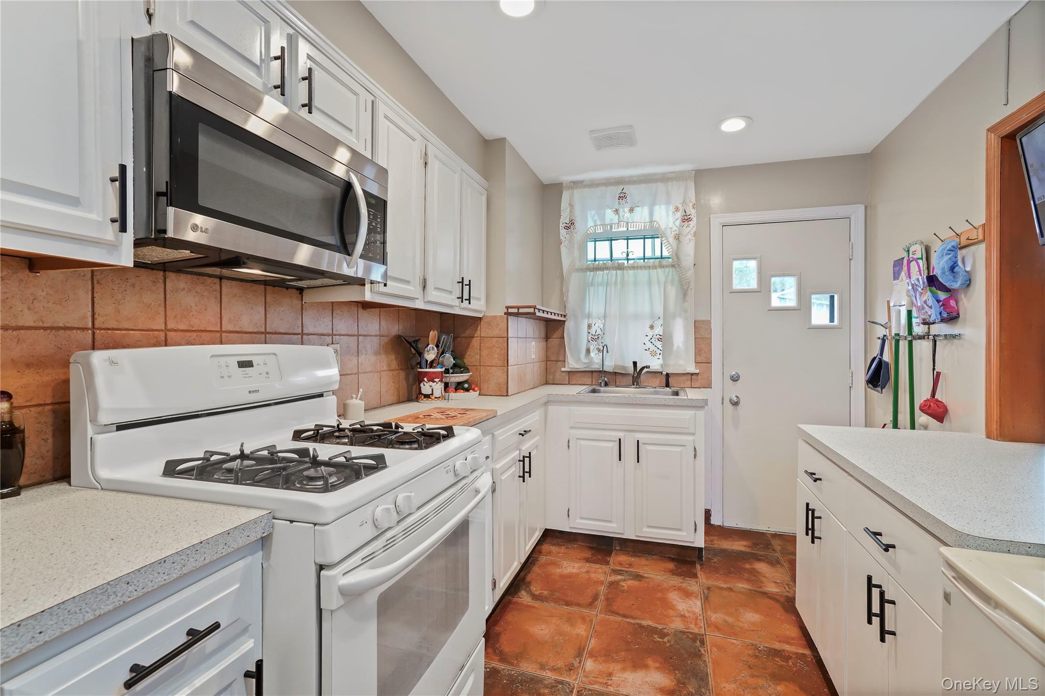 94-32 77th Street Property Photo 8