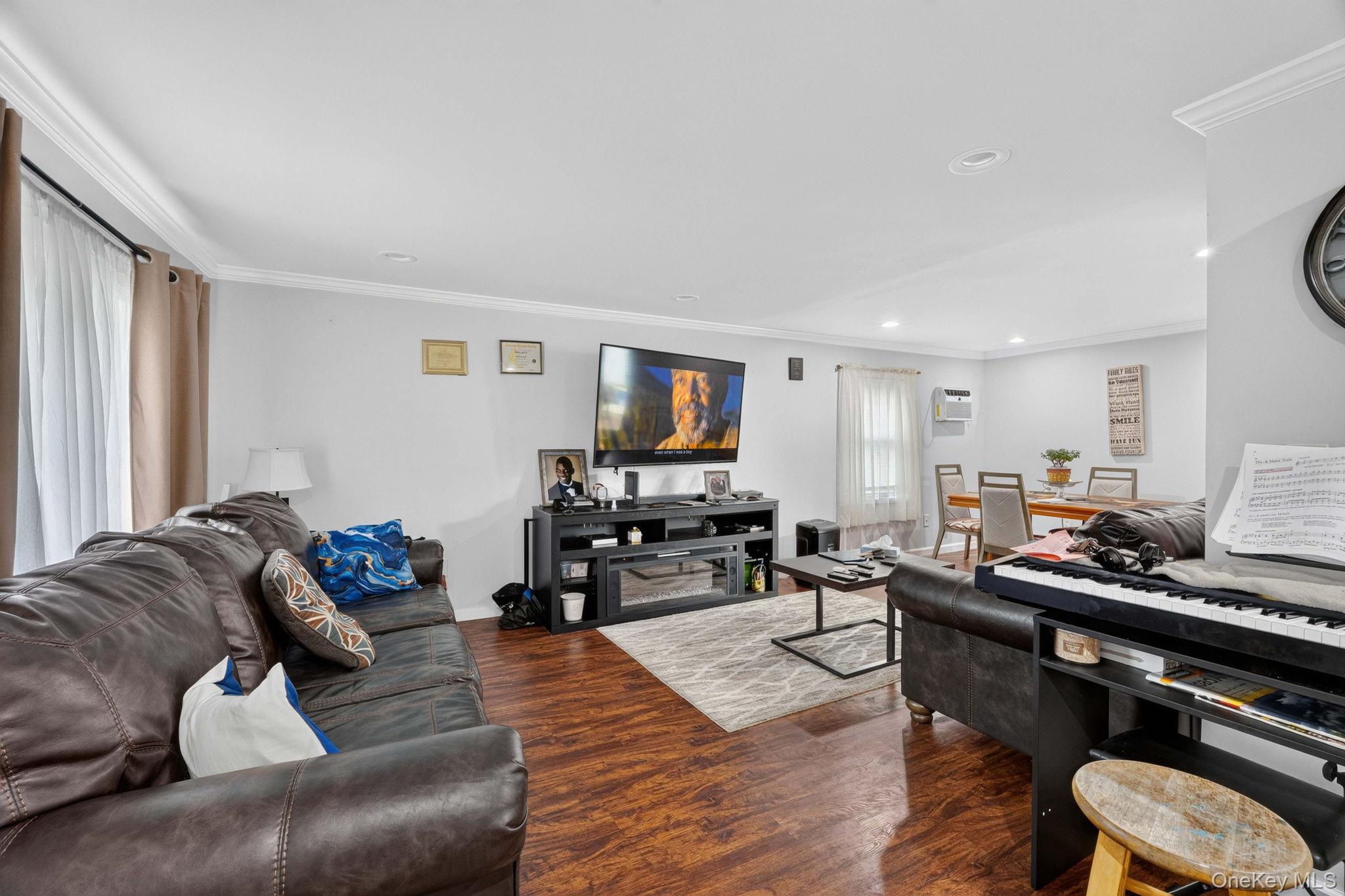 81 S Bedford Avenue Property Photo 3