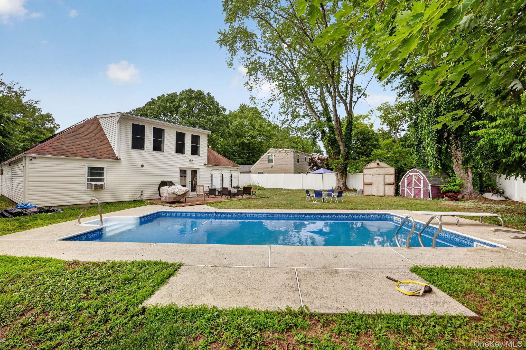 81 S Bedford Avenue Property Photo 17