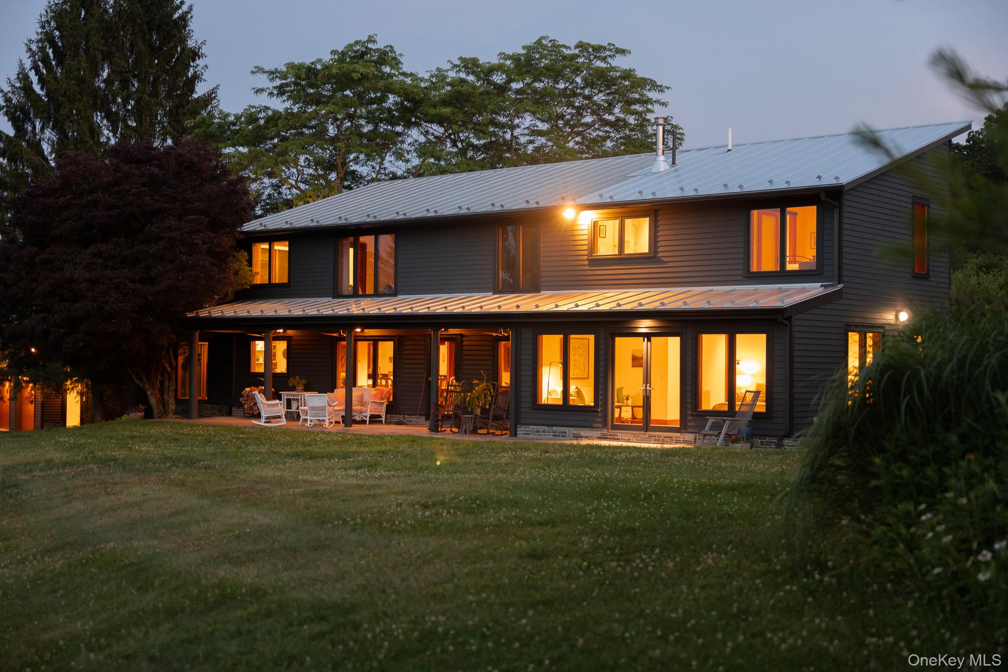779 Queens Highway Property Photo 3