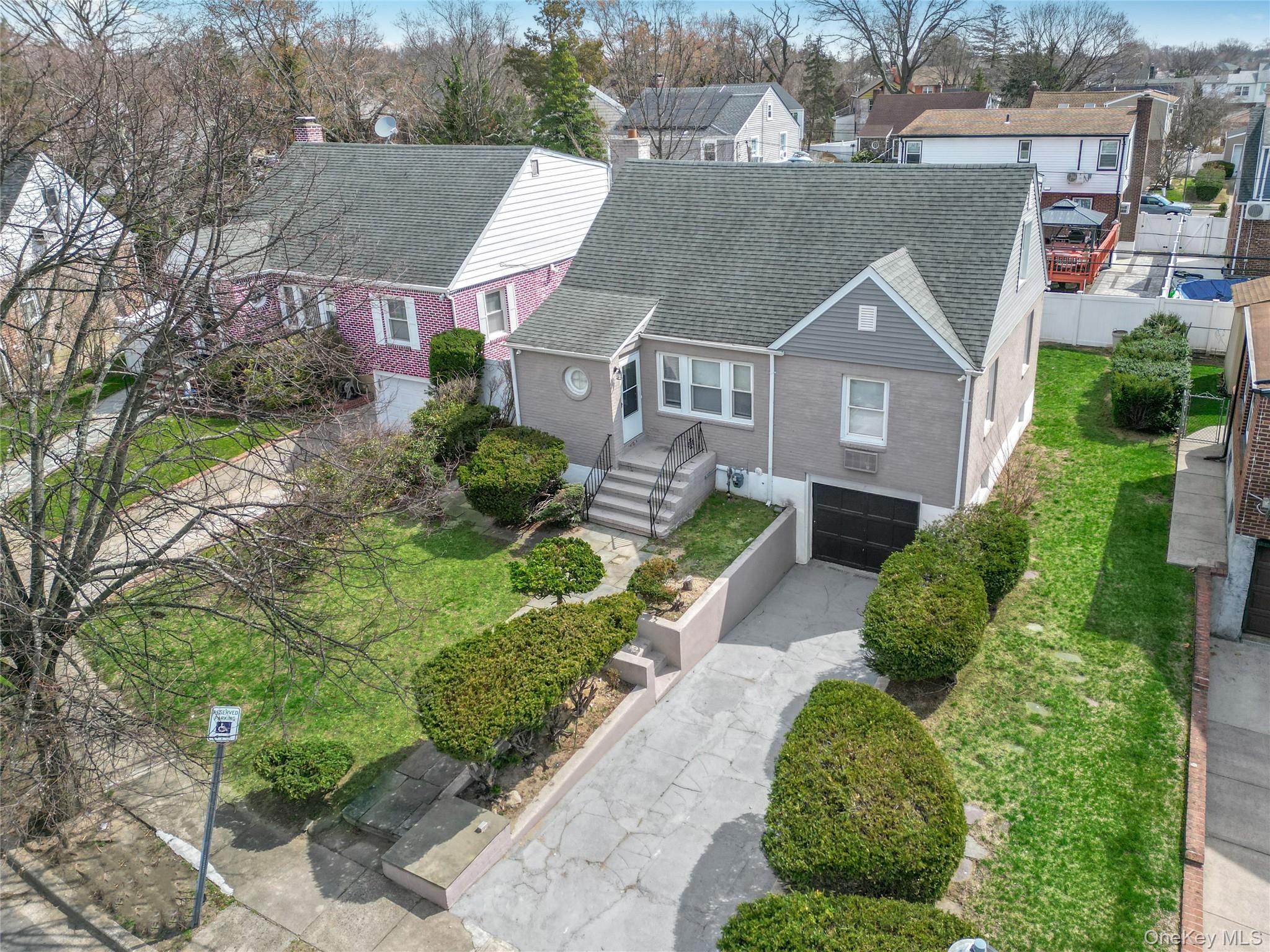 5 Hawthorne Lane Property Photo 2