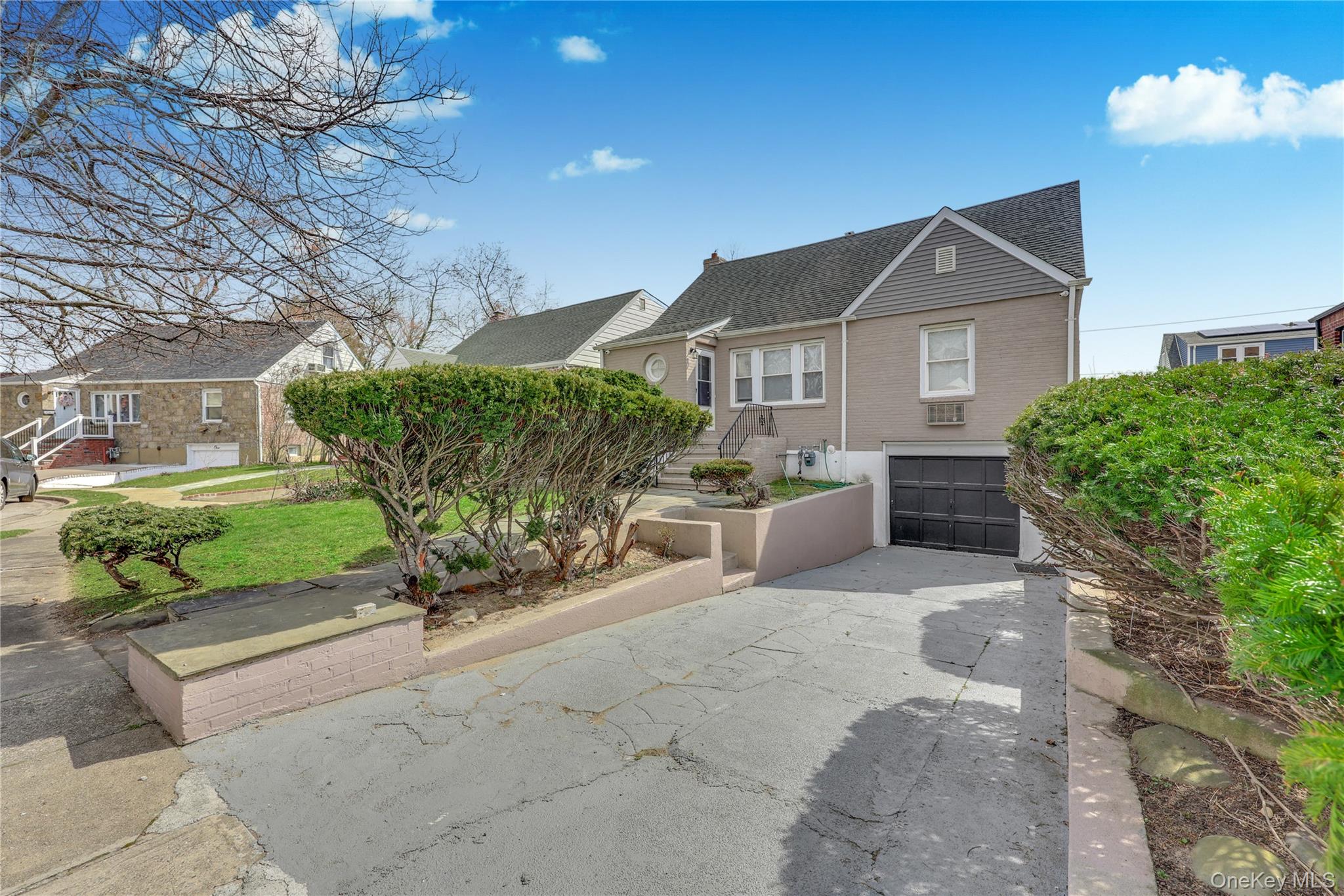 5 Hawthorne Lane Property Photo 3