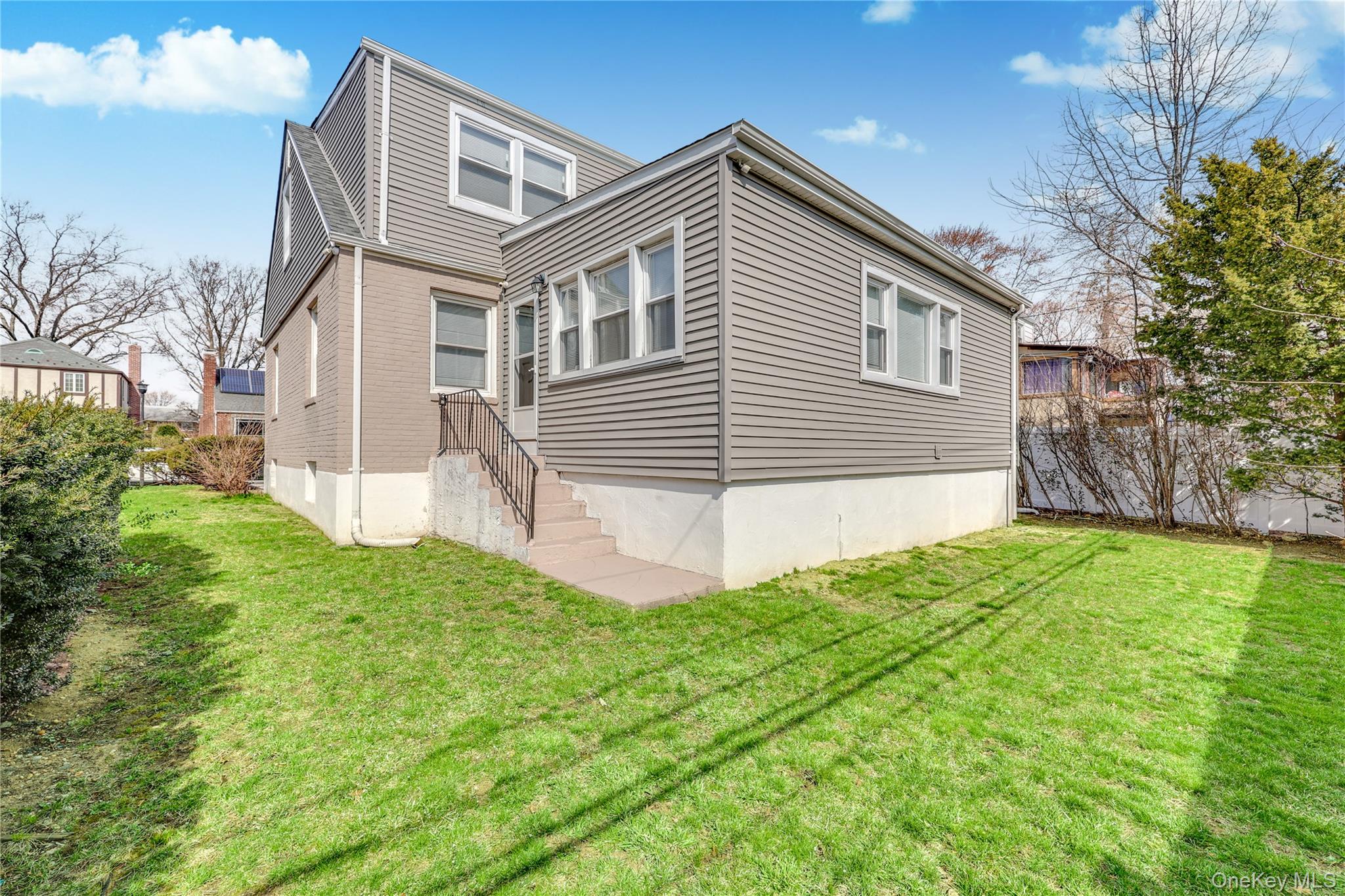 5 Hawthorne Lane Property Photo 6