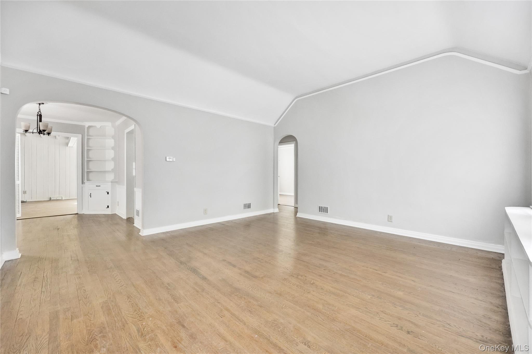 5 Hawthorne Lane Property Photo 11