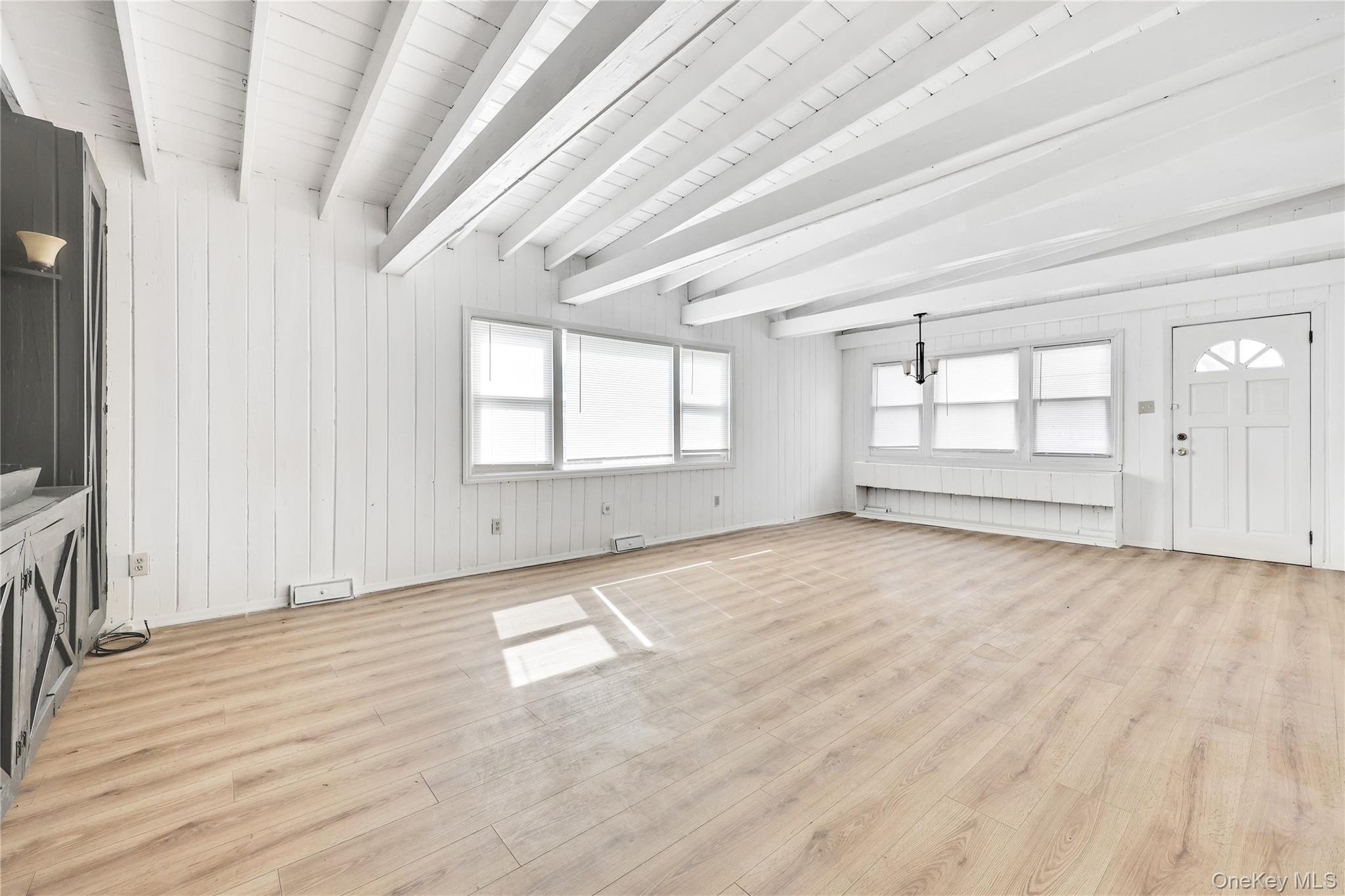 5 Hawthorne Lane Property Photo 15