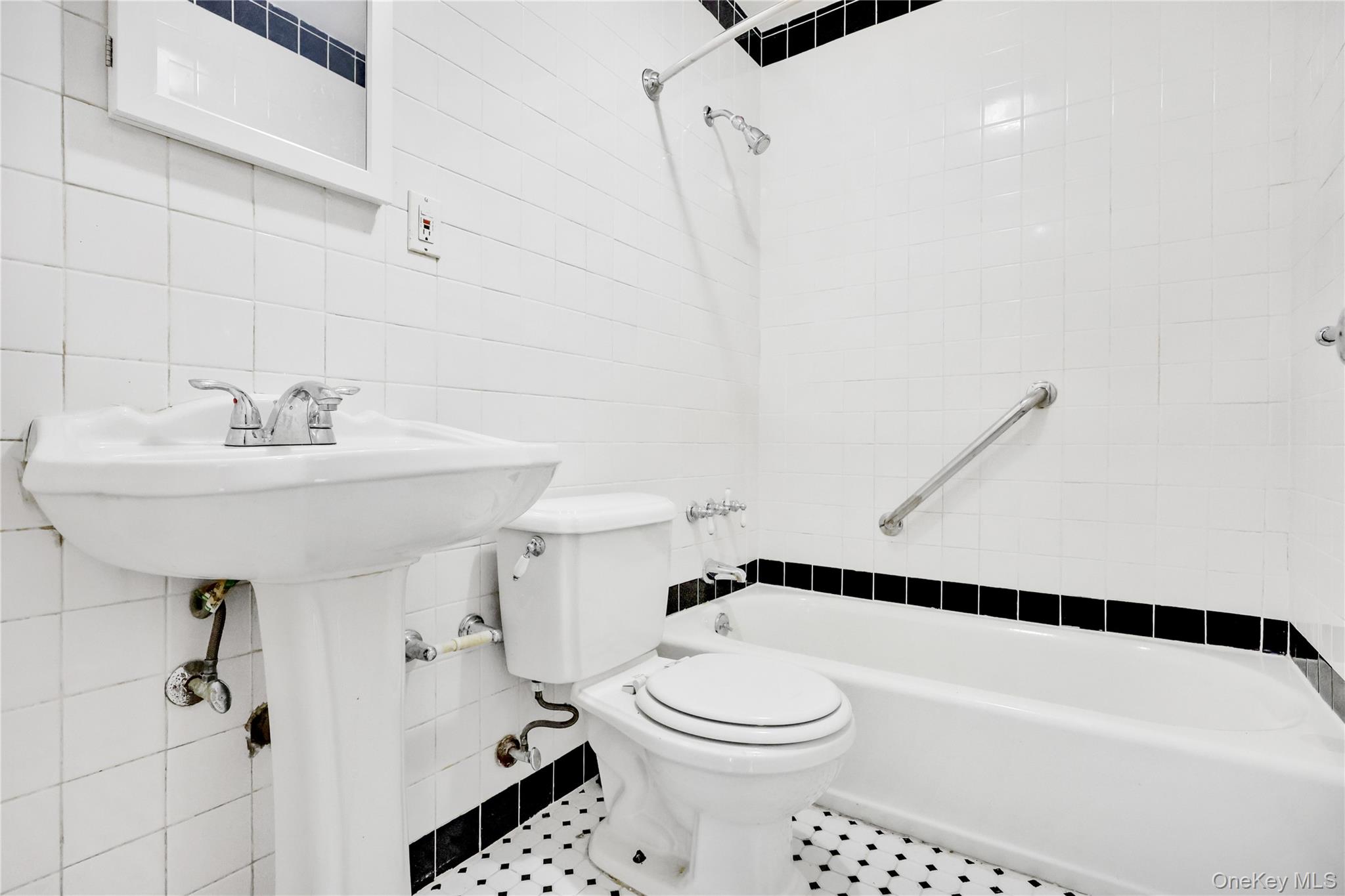 5 Hawthorne Lane Property Photo 25
