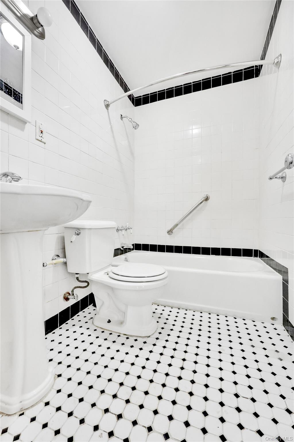 5 Hawthorne Lane Property Photo 26