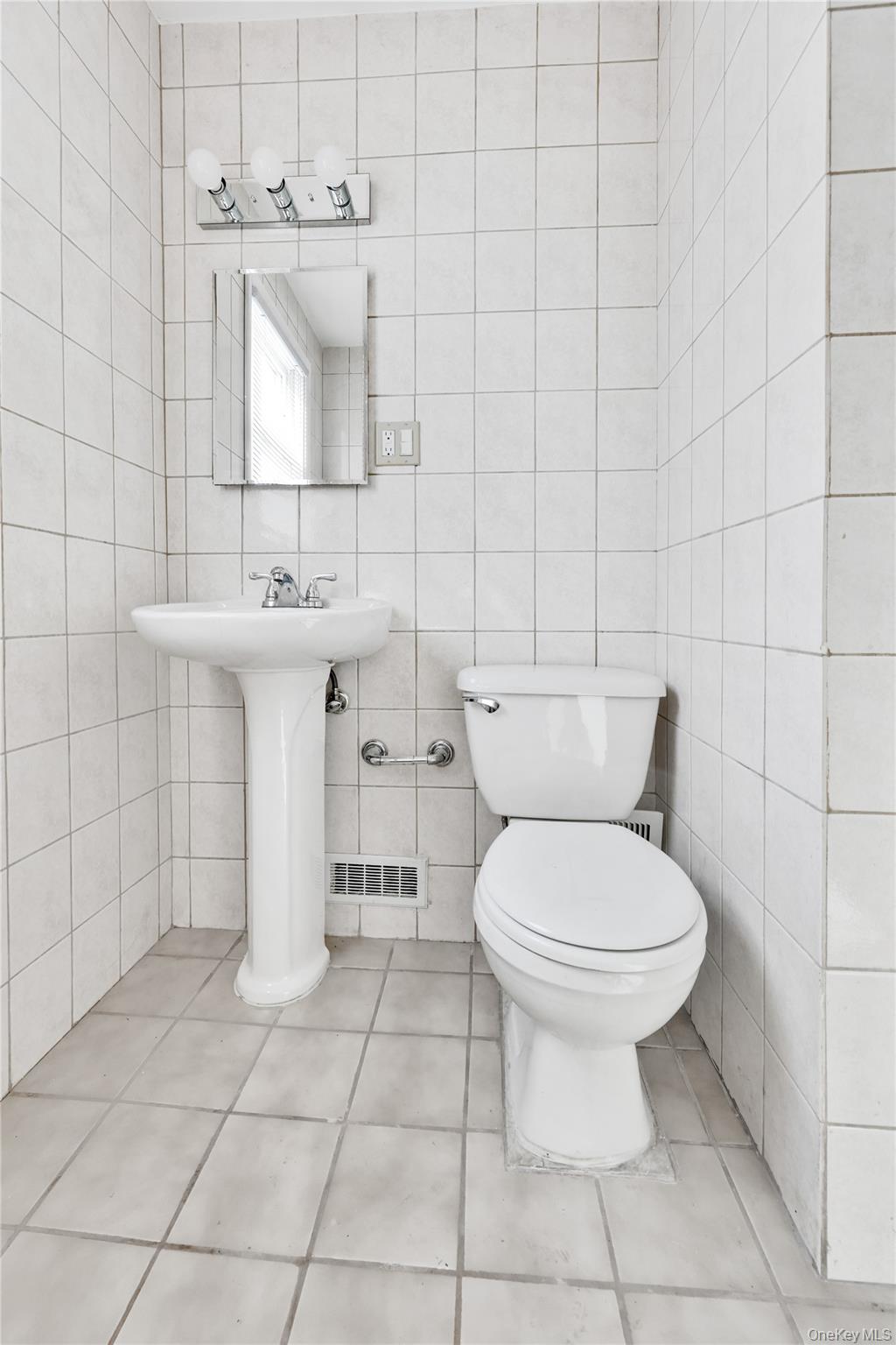 5 Hawthorne Lane Property Photo 32