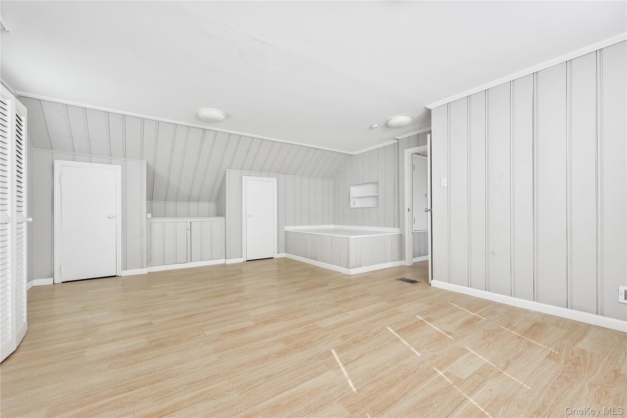 5 Hawthorne Lane Property Photo 35