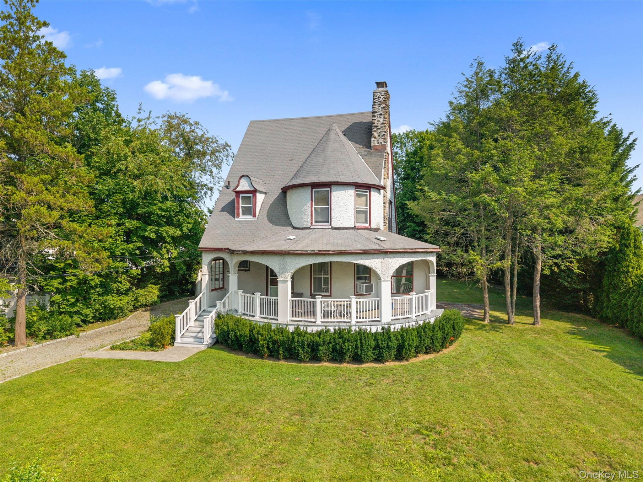 33 Deerfield Avenue Property Photo 1