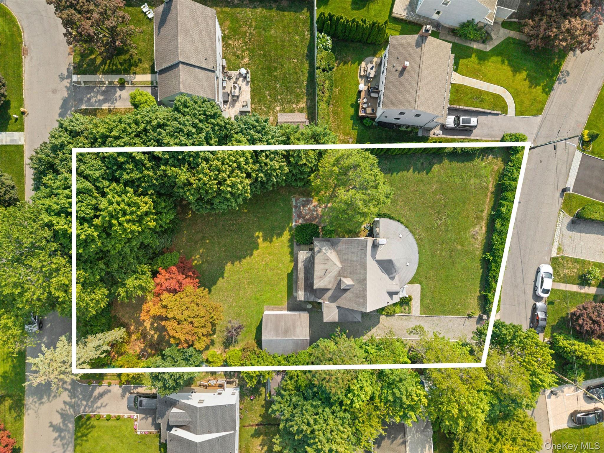 33 Deerfield Avenue Property Photo 2