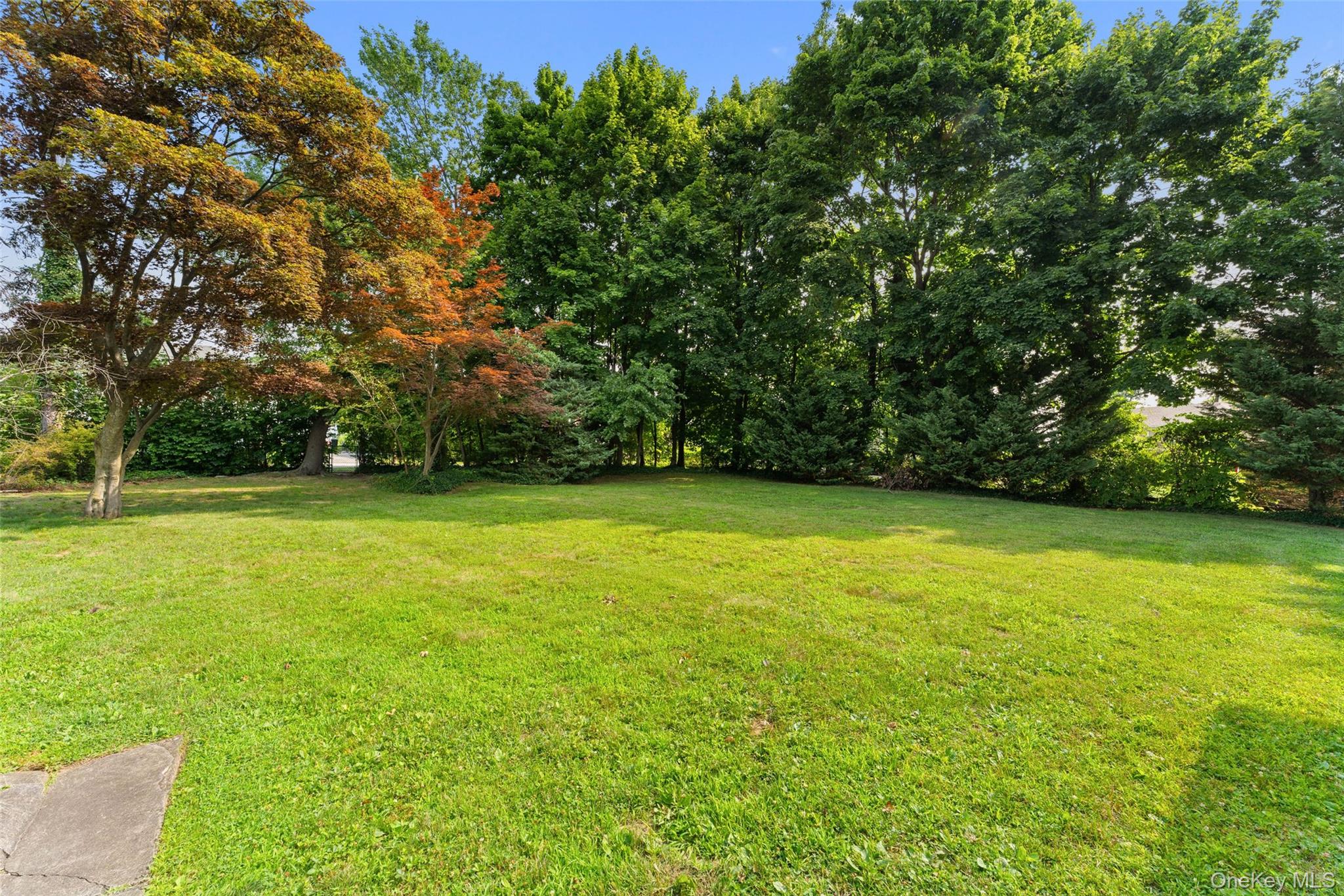 33 Deerfield Avenue Property Photo 4