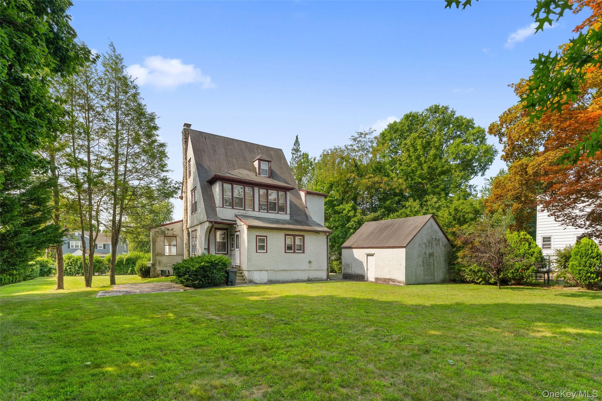 33 Deerfield Avenue Property Photo 5