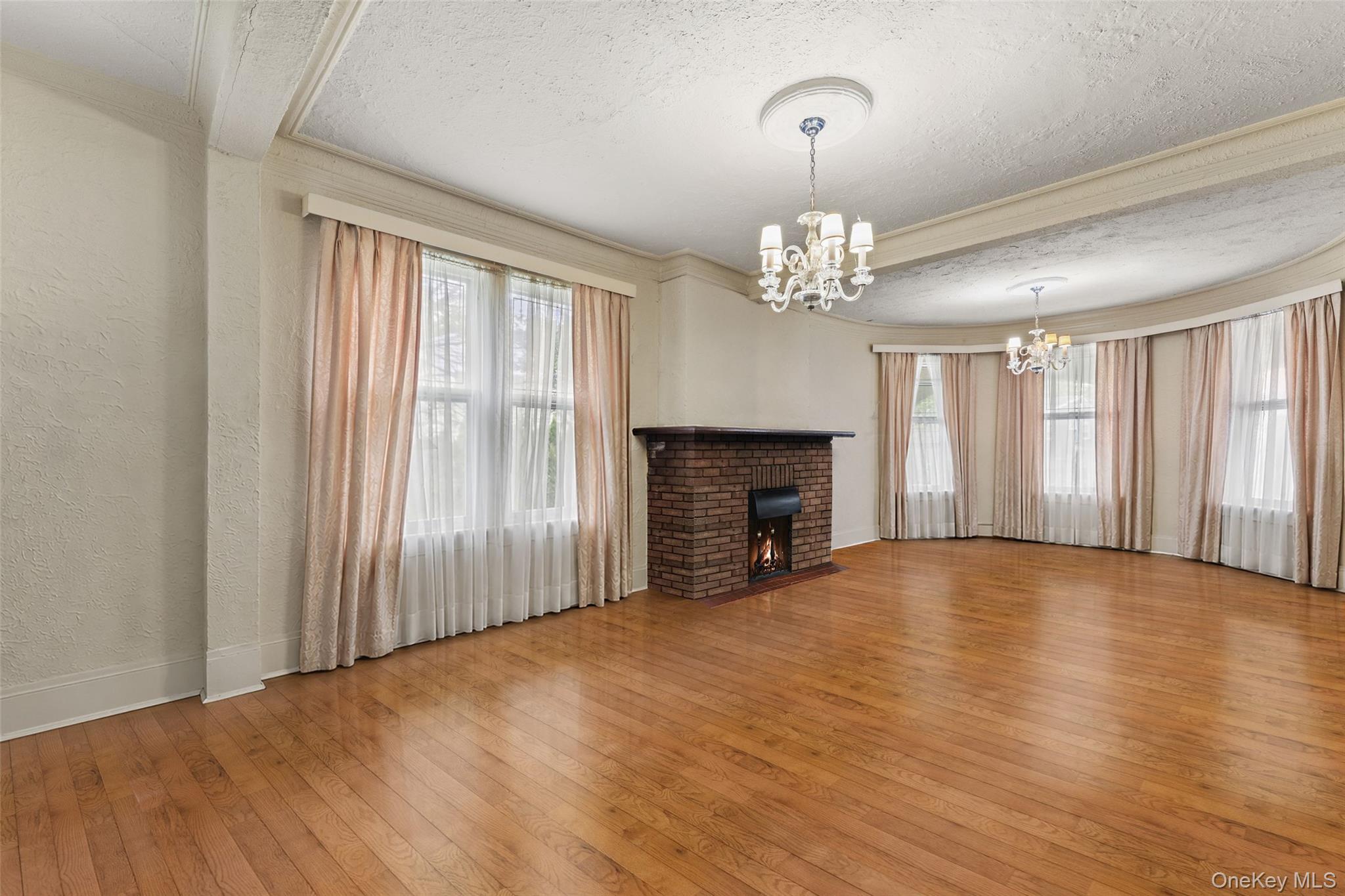 33 Deerfield Avenue Property Photo 6