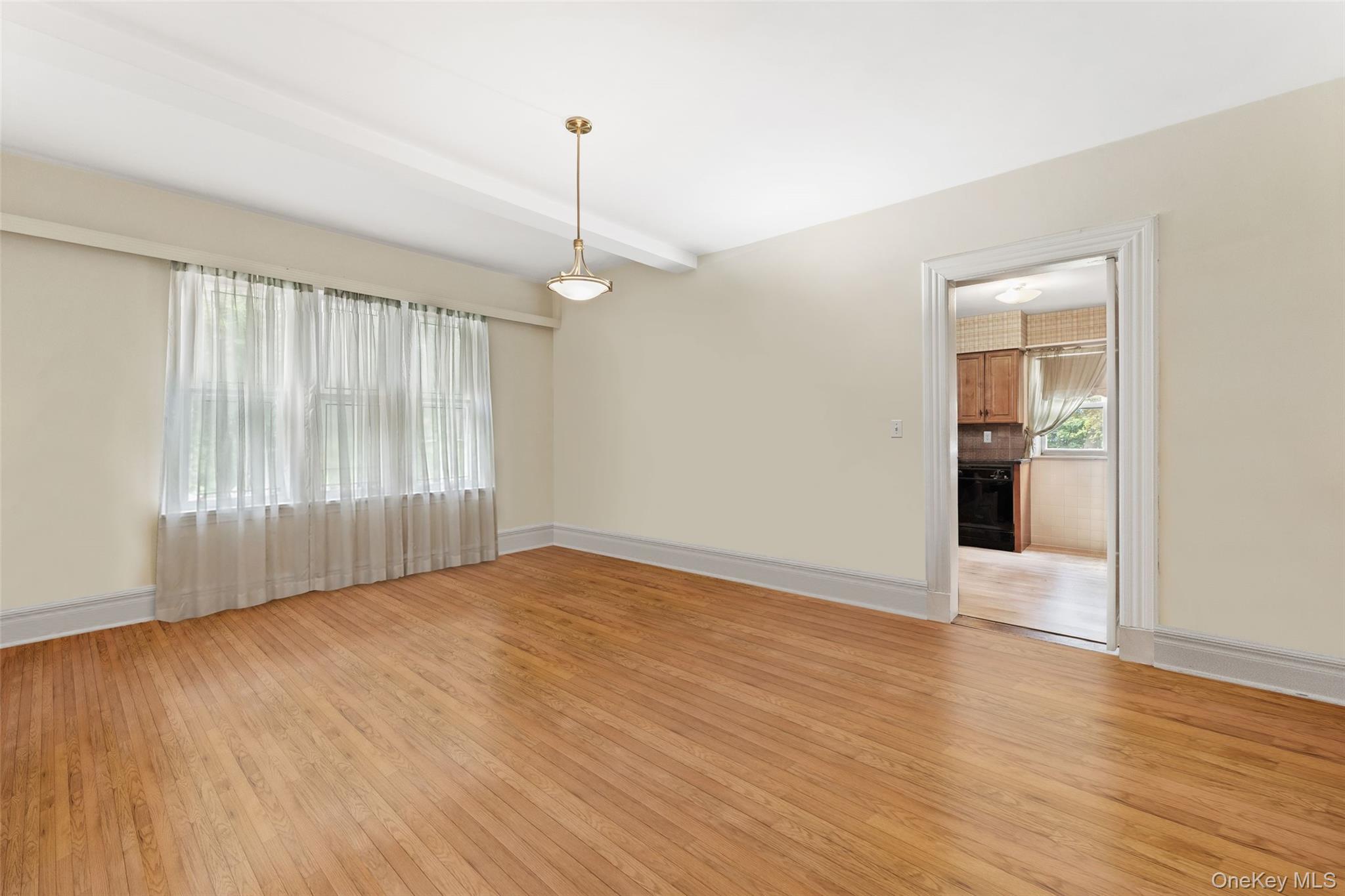 33 Deerfield Avenue Property Photo 7