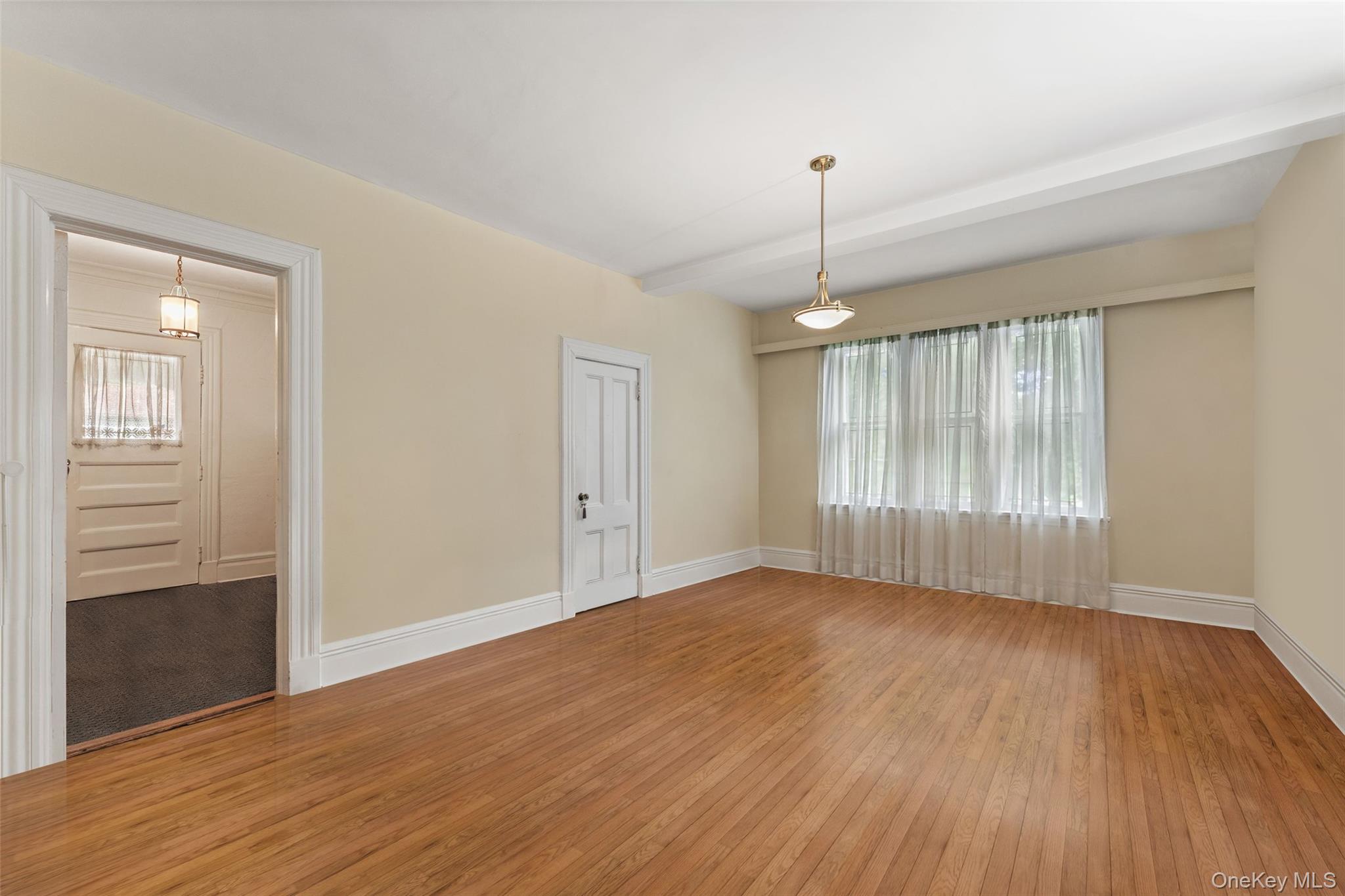 33 Deerfield Avenue Property Photo 8