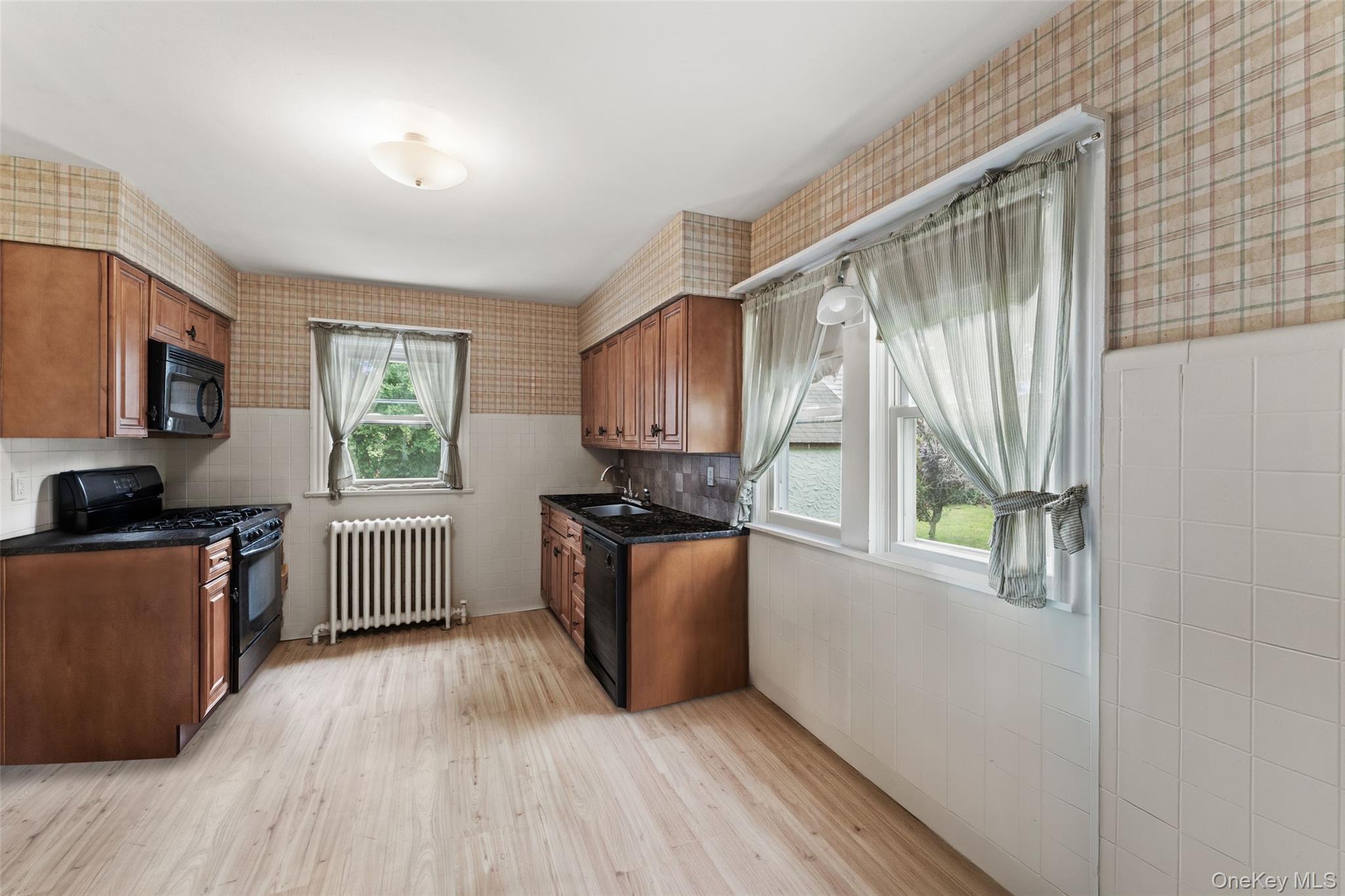 33 Deerfield Avenue Property Photo 9