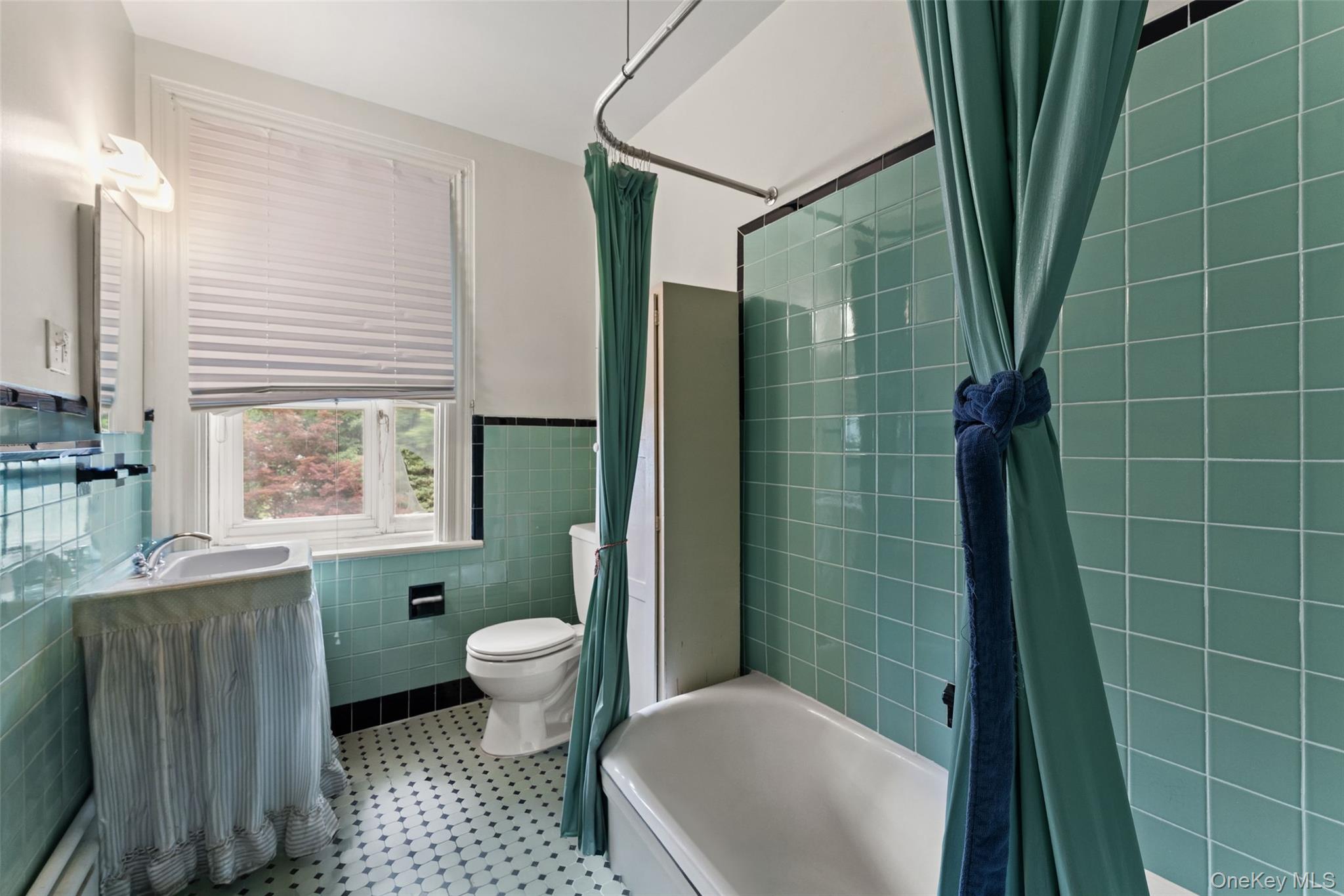 33 Deerfield Avenue Property Photo 12