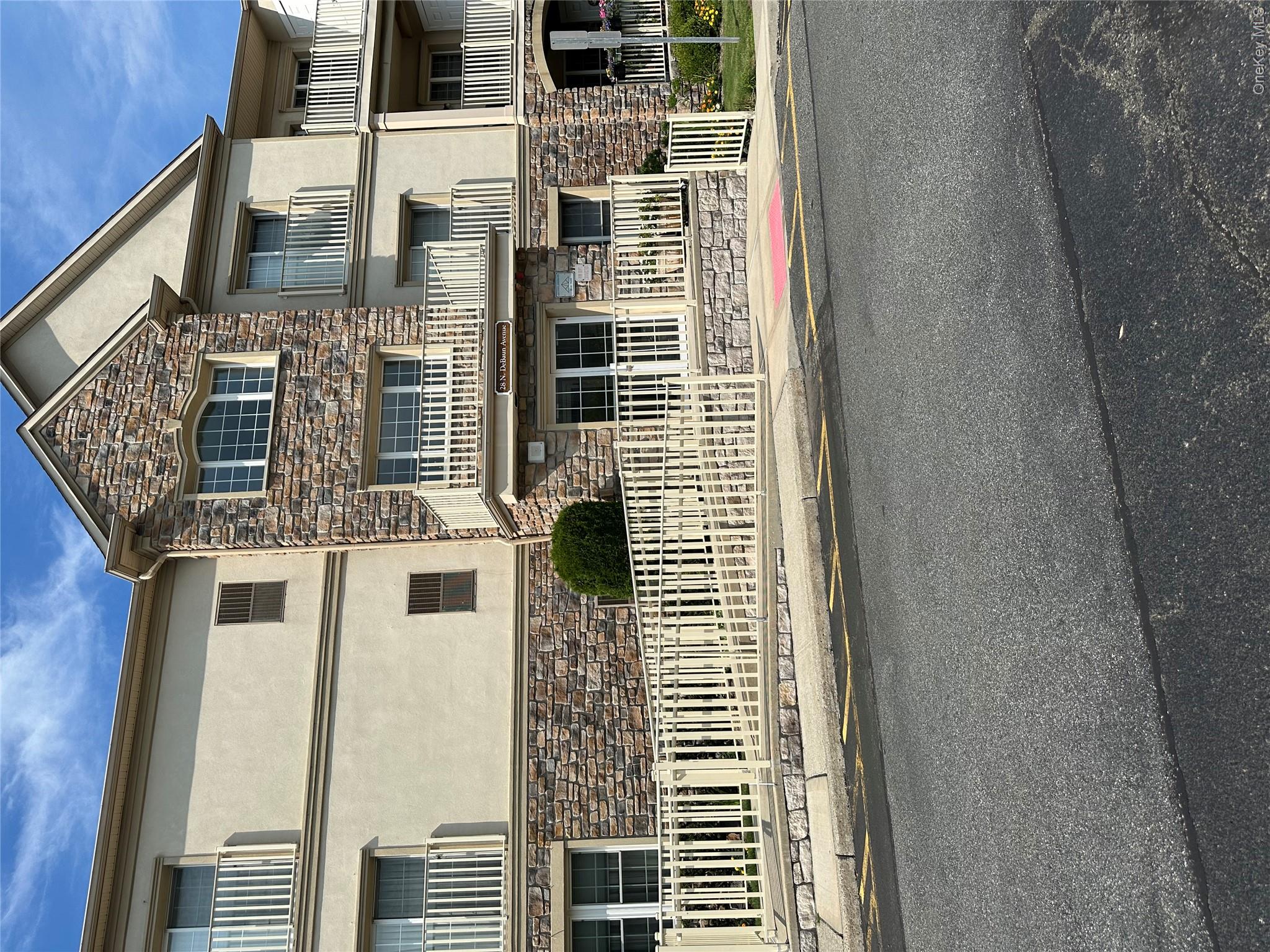 28 N De Baun Avenue 201 Property Photo 1
