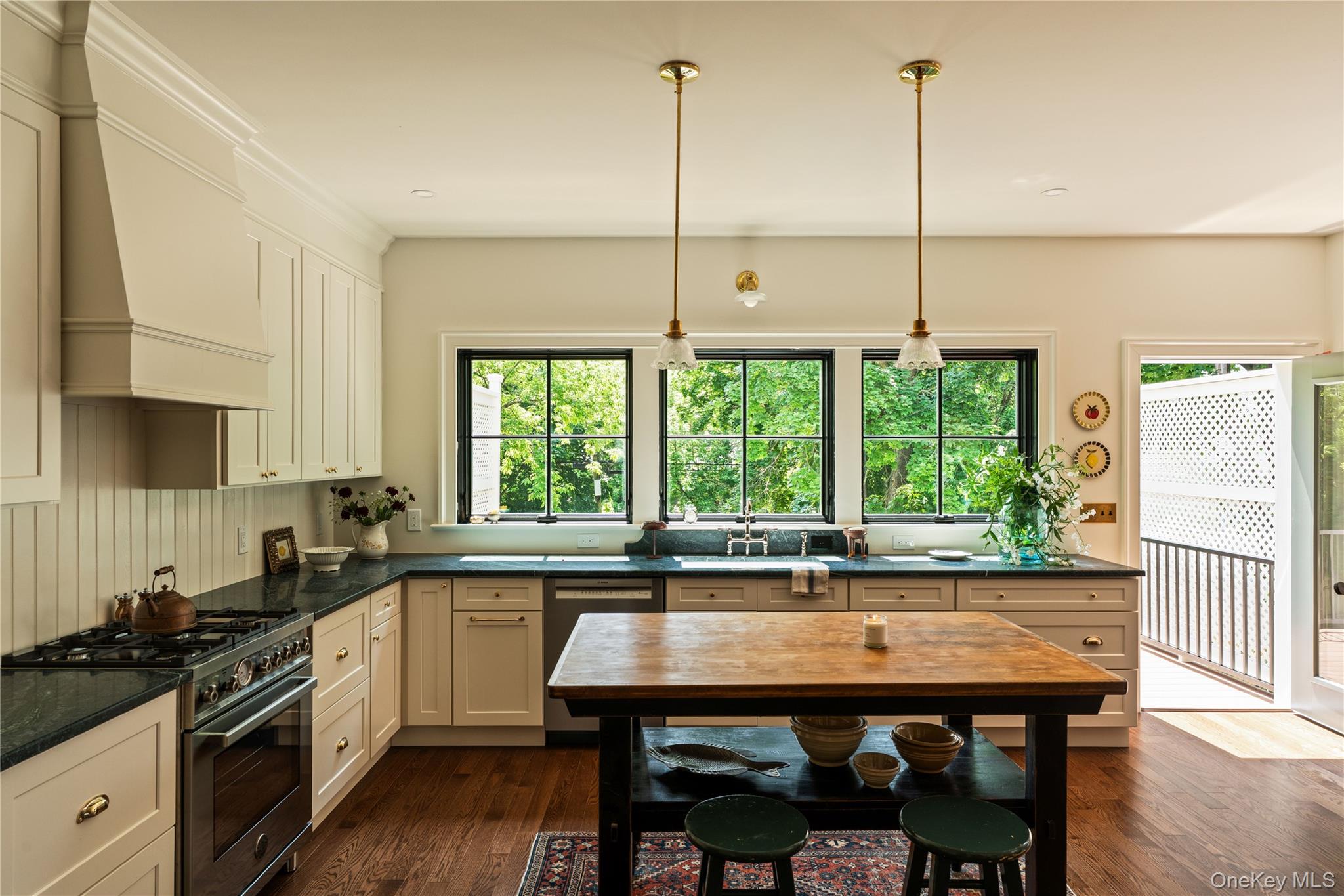 309 State Street Property Photo 11
