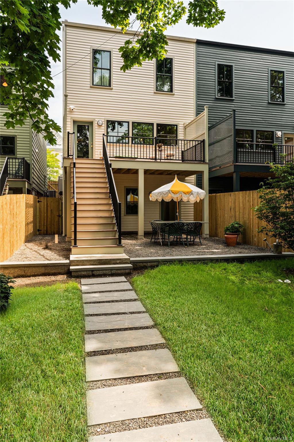 309 State Street Property Photo 15