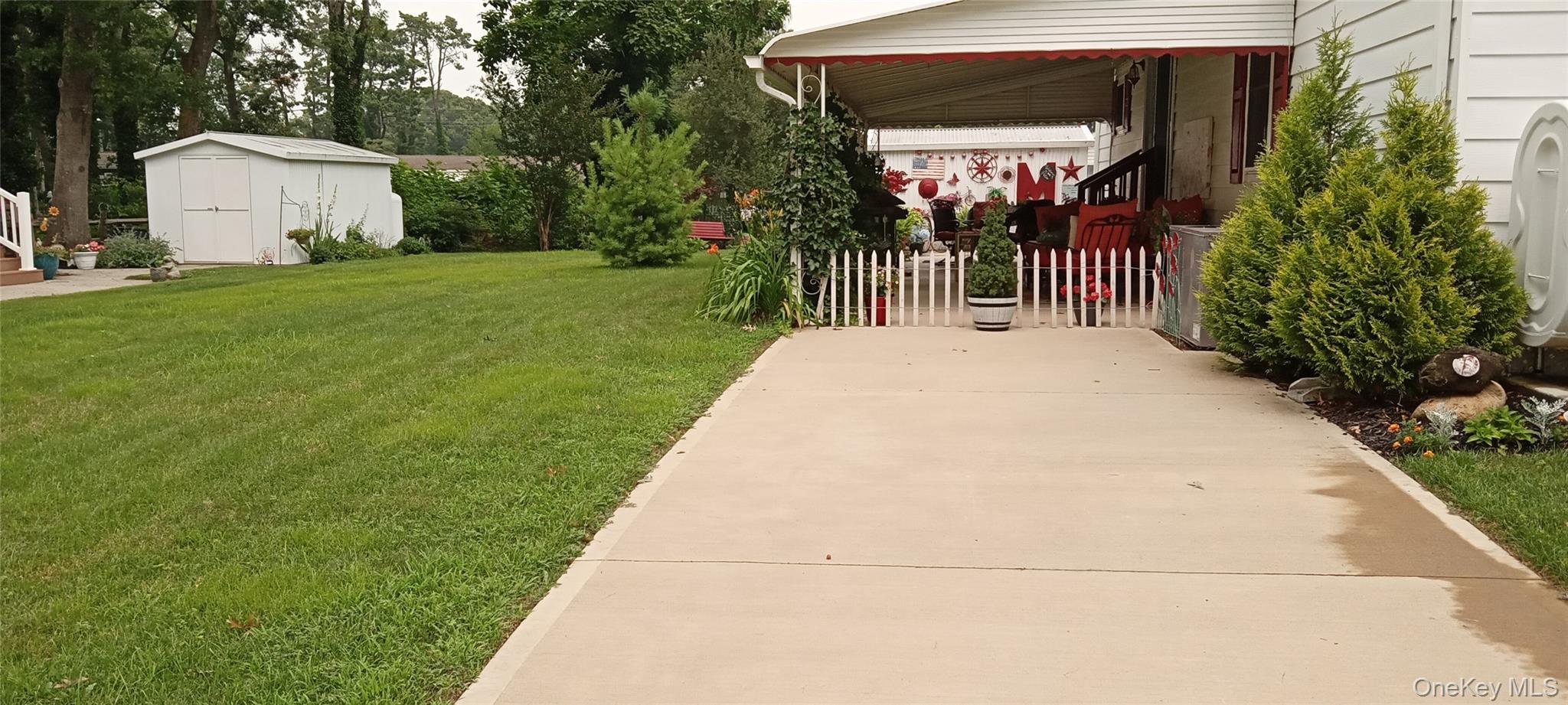 1661 Old Country Rd 471 Property Photo 5