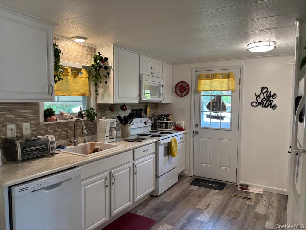 1661 Old Country Rd 471 Property Photo 14
